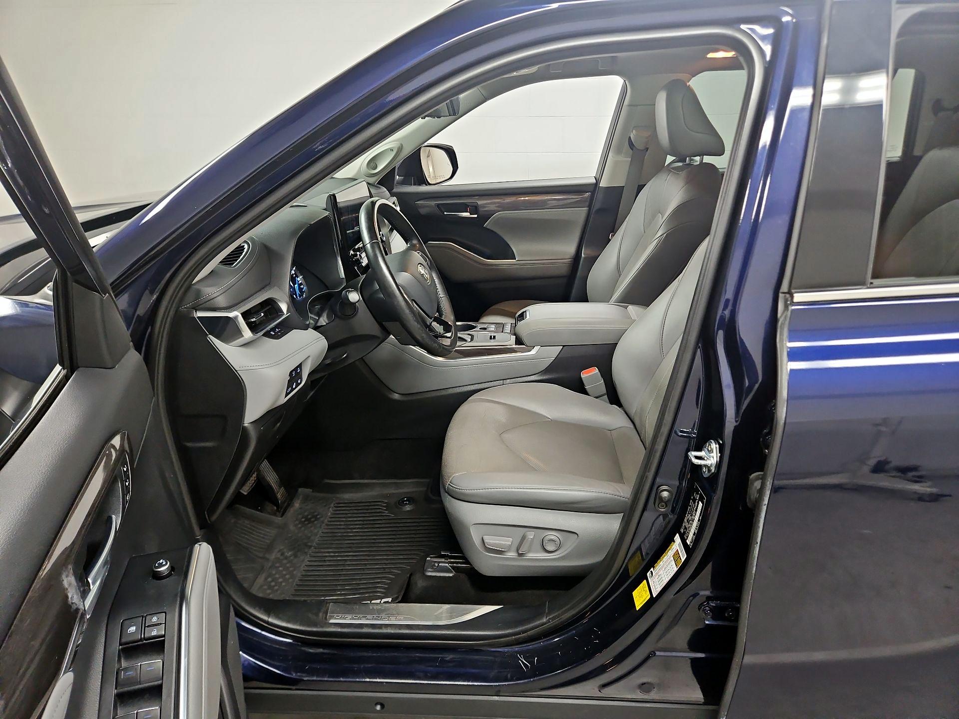 Thumbnail: 2021 Toyota Highlander - 11