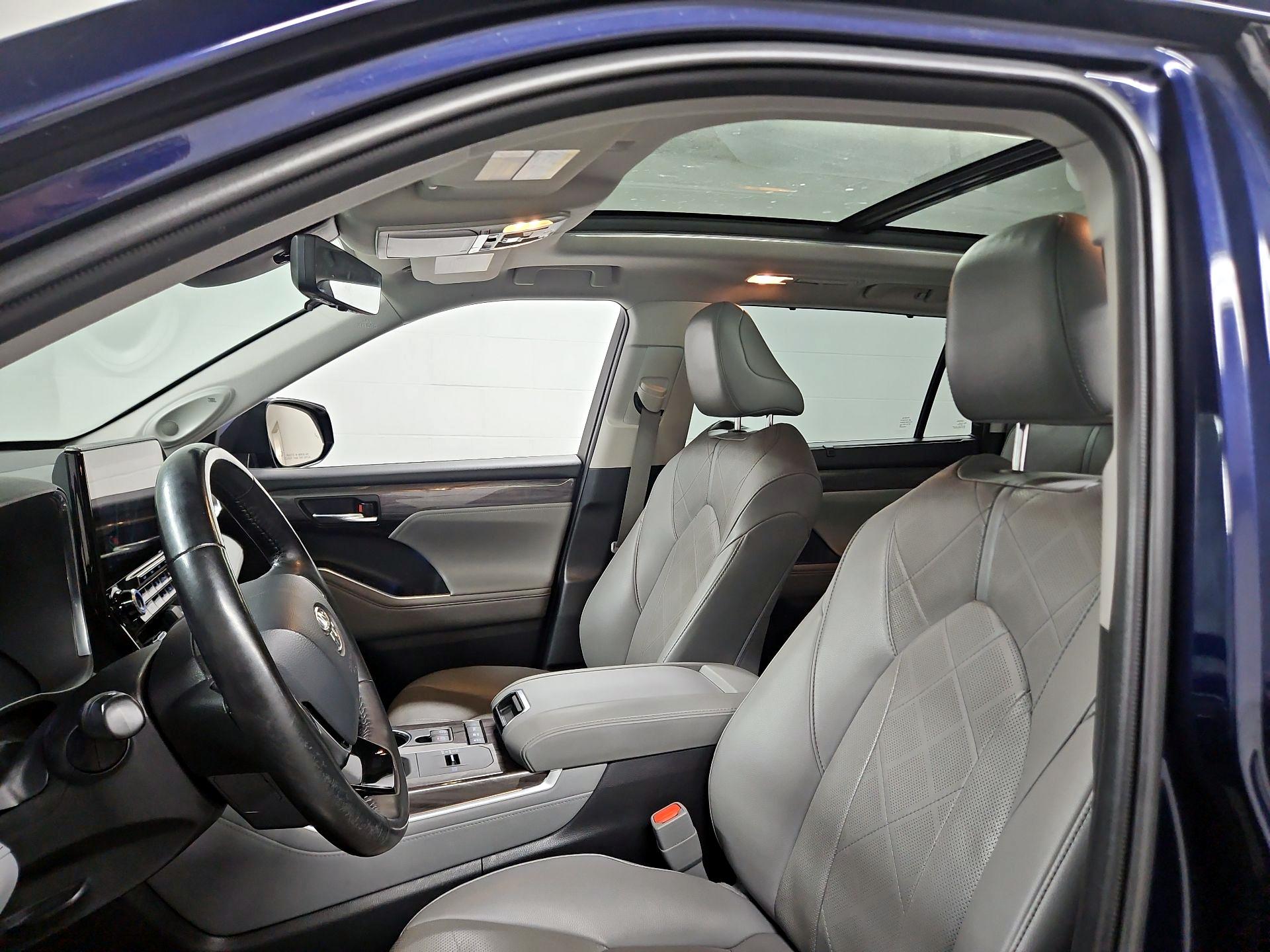 Thumbnail: 2021 Toyota Highlander - 20
