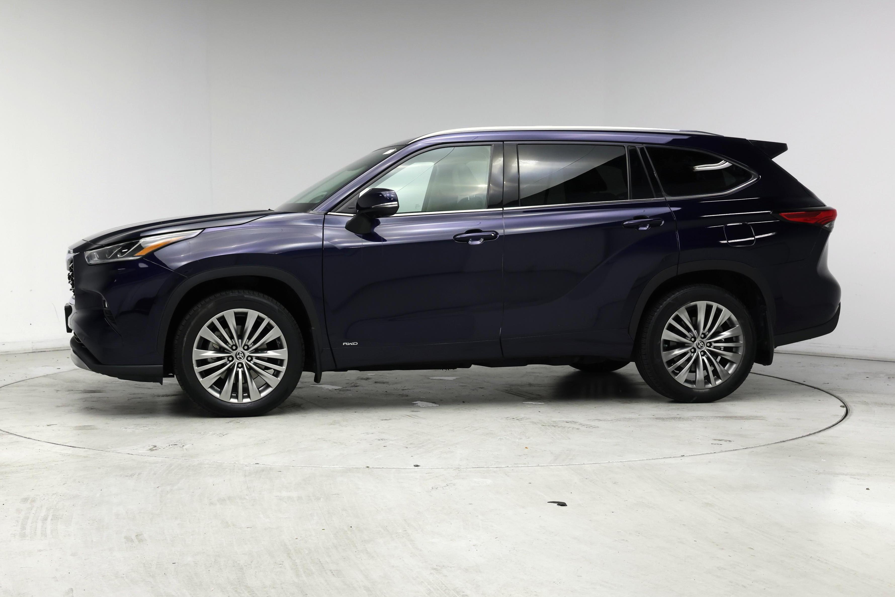 Thumbnail: 2021 Toyota Highlander - 3