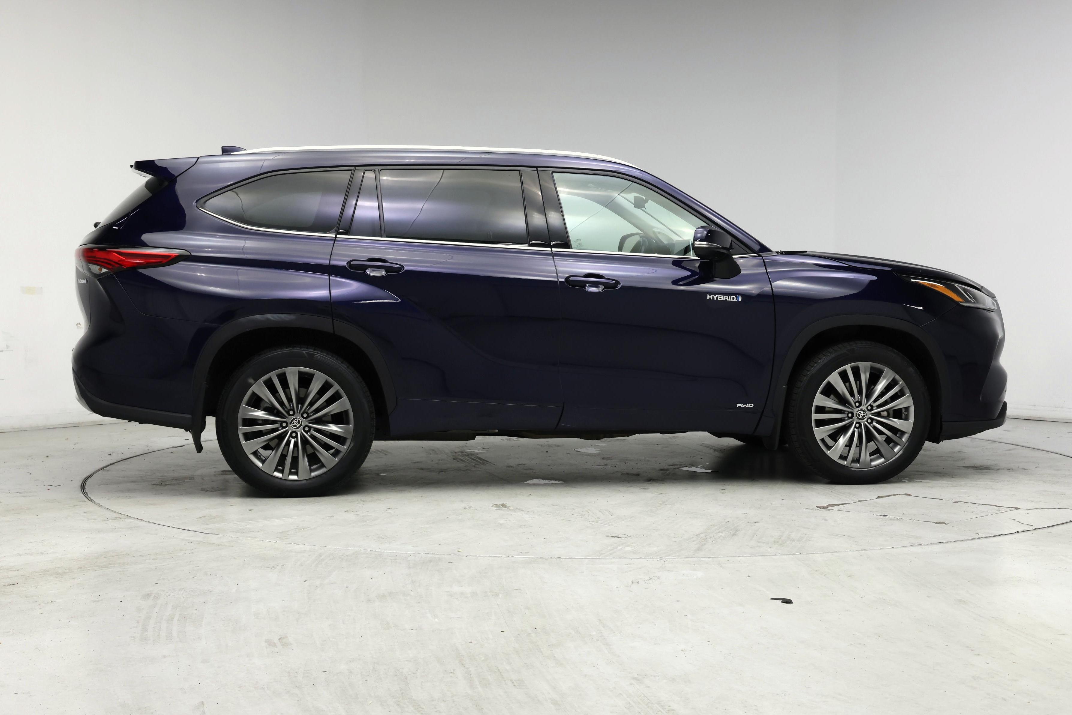 Thumbnail: 2021 Toyota Highlander - 7