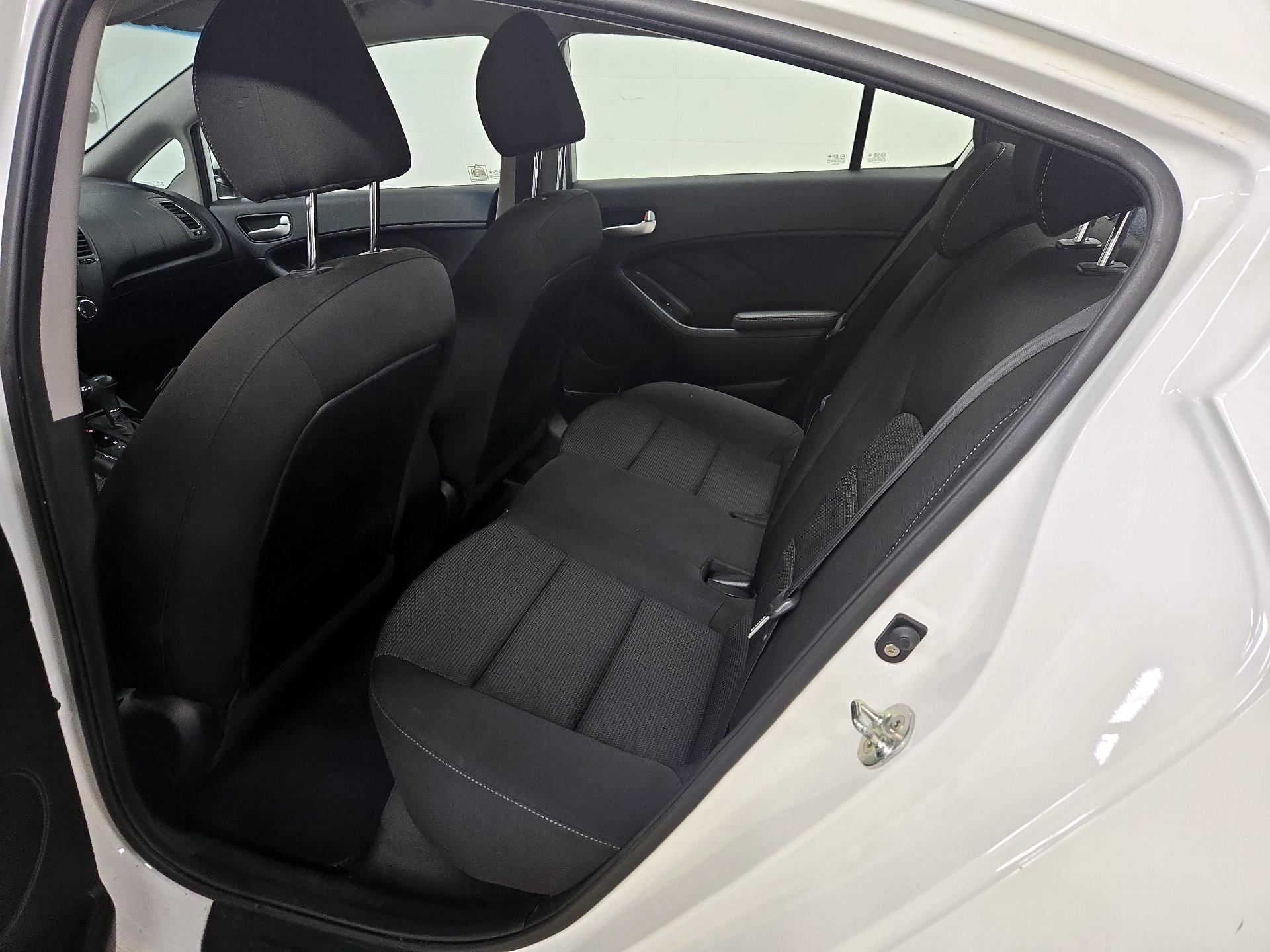 Thumbnail: 2018 Kia Forte - 18