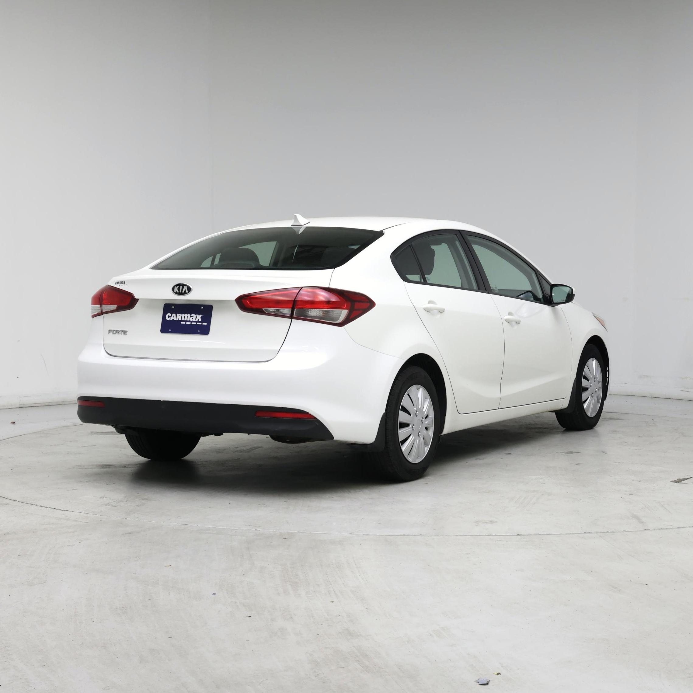 Thumbnail: 2018 Kia Forte - 8