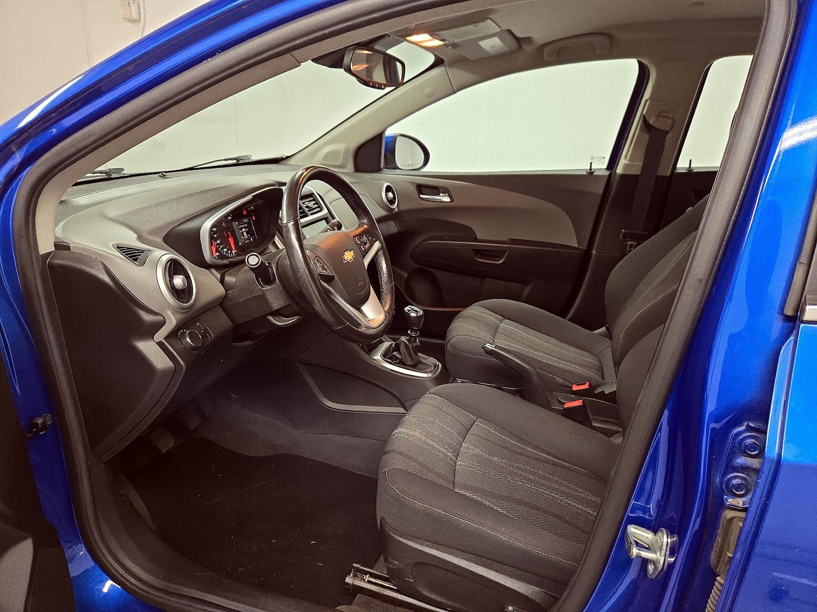 2017 Chevrolet Sonic LT - Photo 12