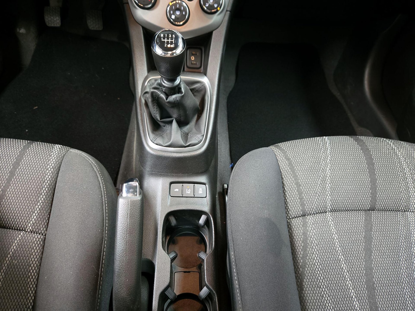 2017 Chevrolet Sonic LT - Photo 18