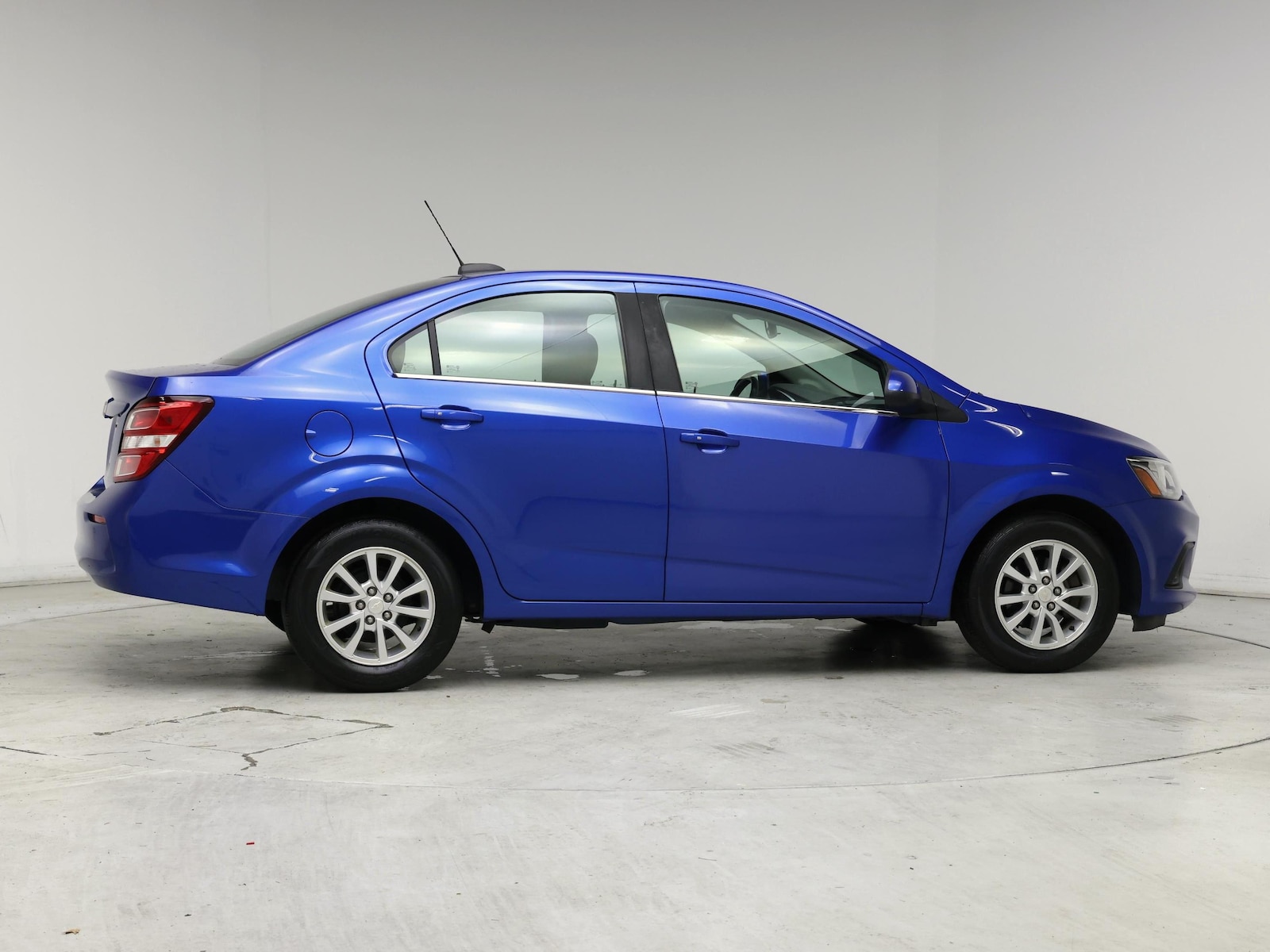 2017 Chevrolet Sonic LT - Photo 8