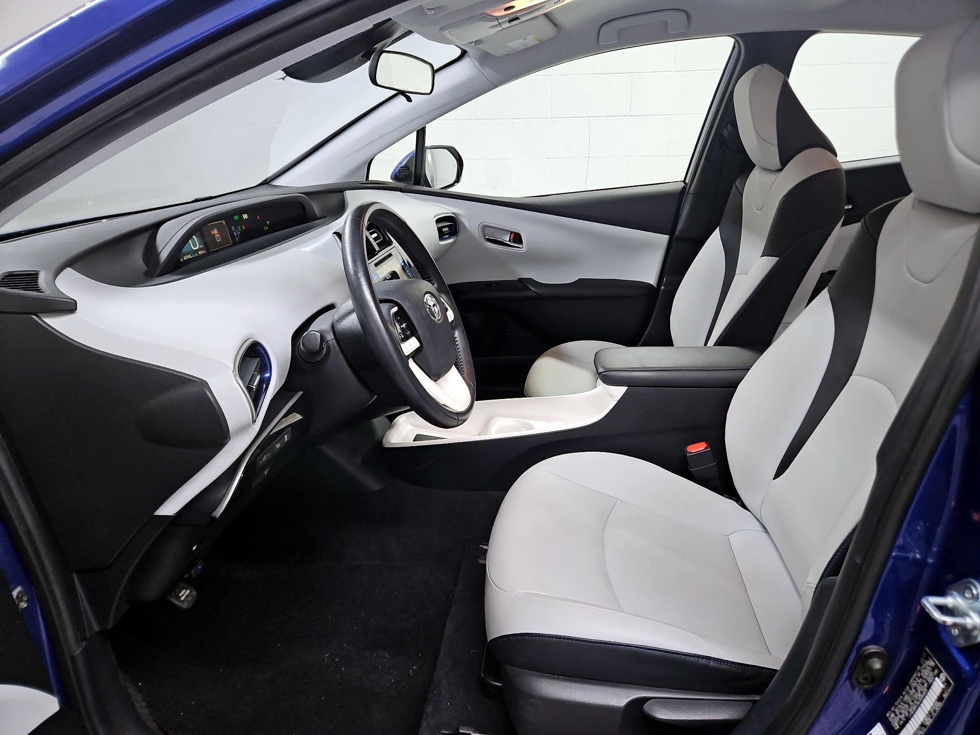 Thumbnail: 2017 Toyota Prius - 11