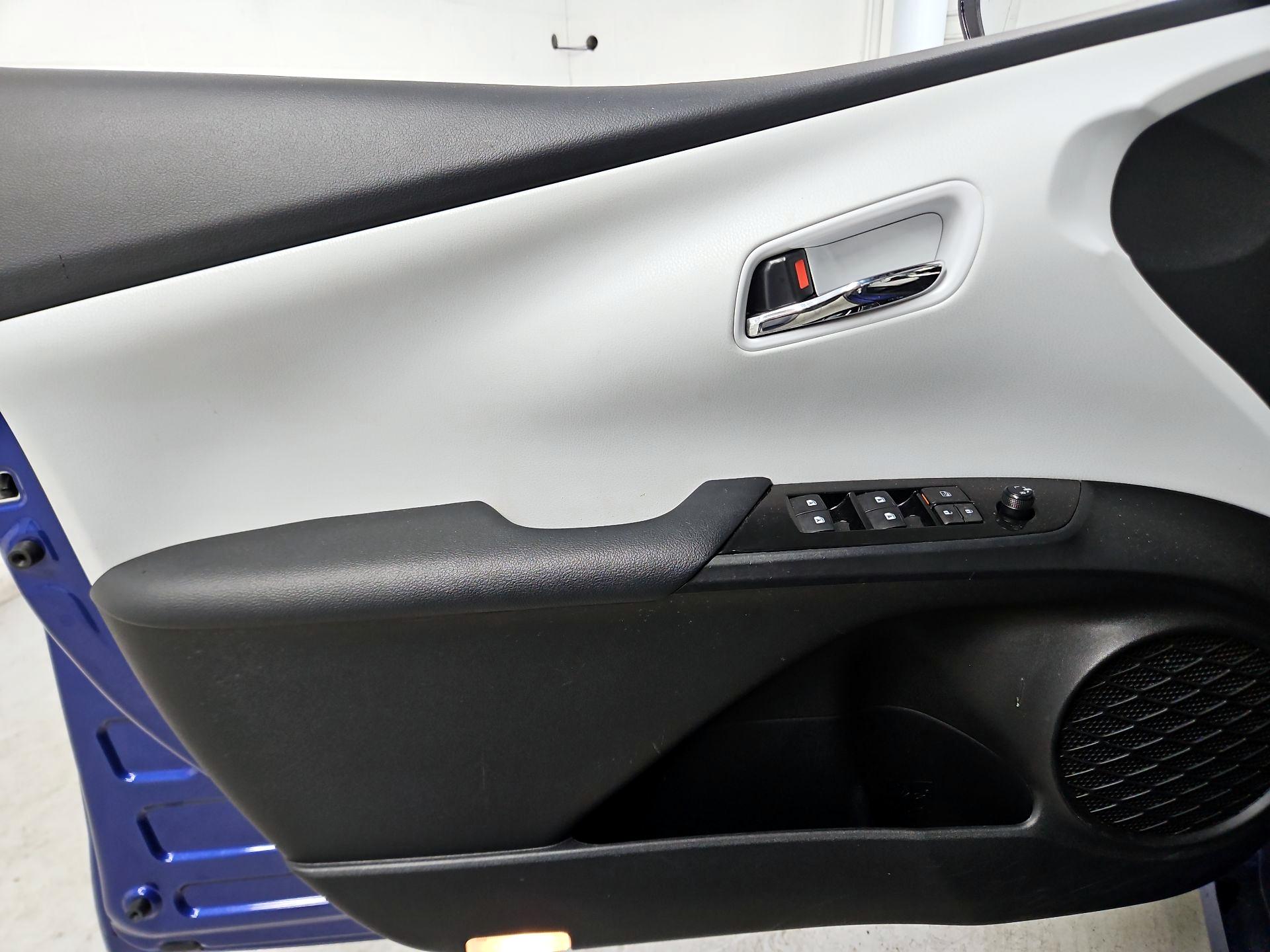 Thumbnail: 2017 Toyota Prius - 12