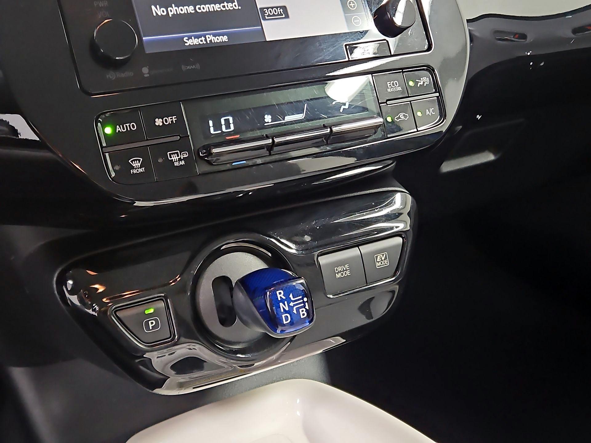 Thumbnail: 2017 Toyota Prius - 17