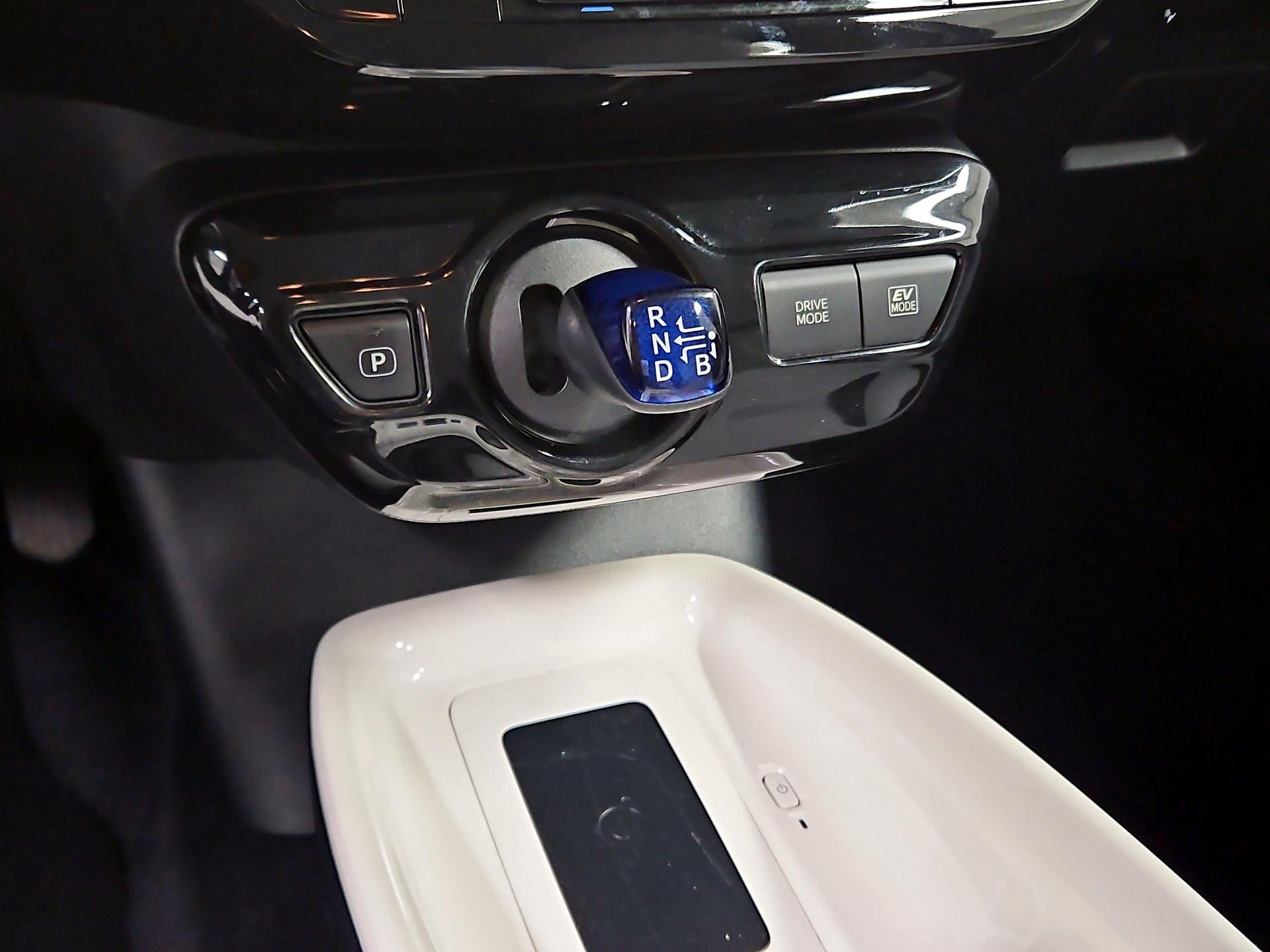 Thumbnail: 2017 Toyota Prius - 18