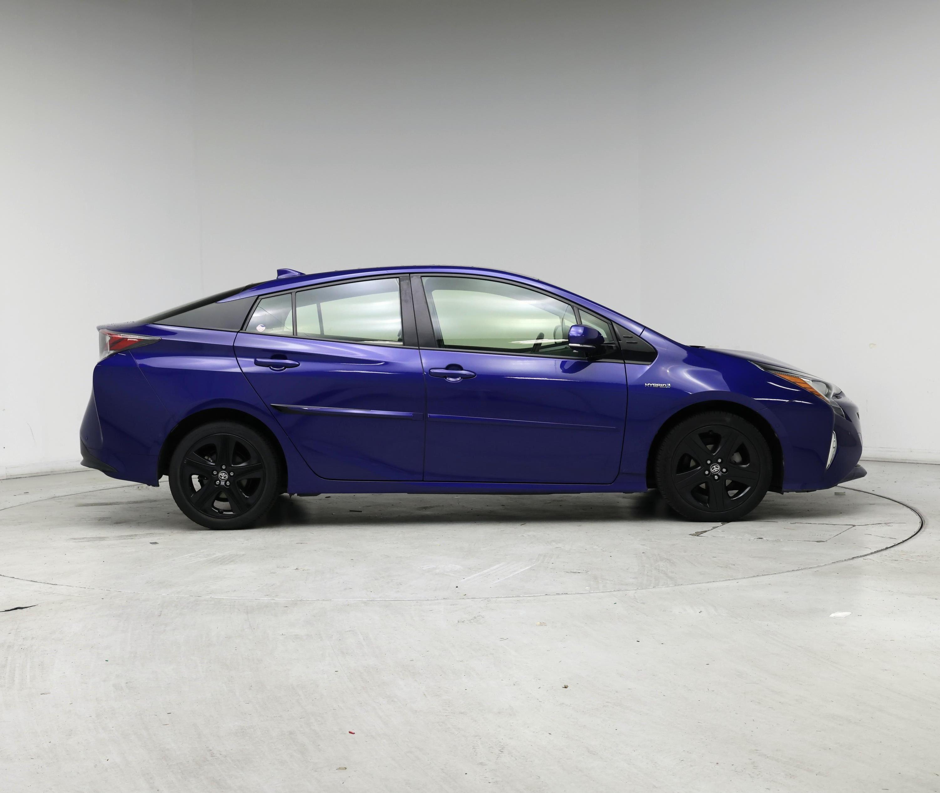 Thumbnail: 2017 Toyota Prius - 7