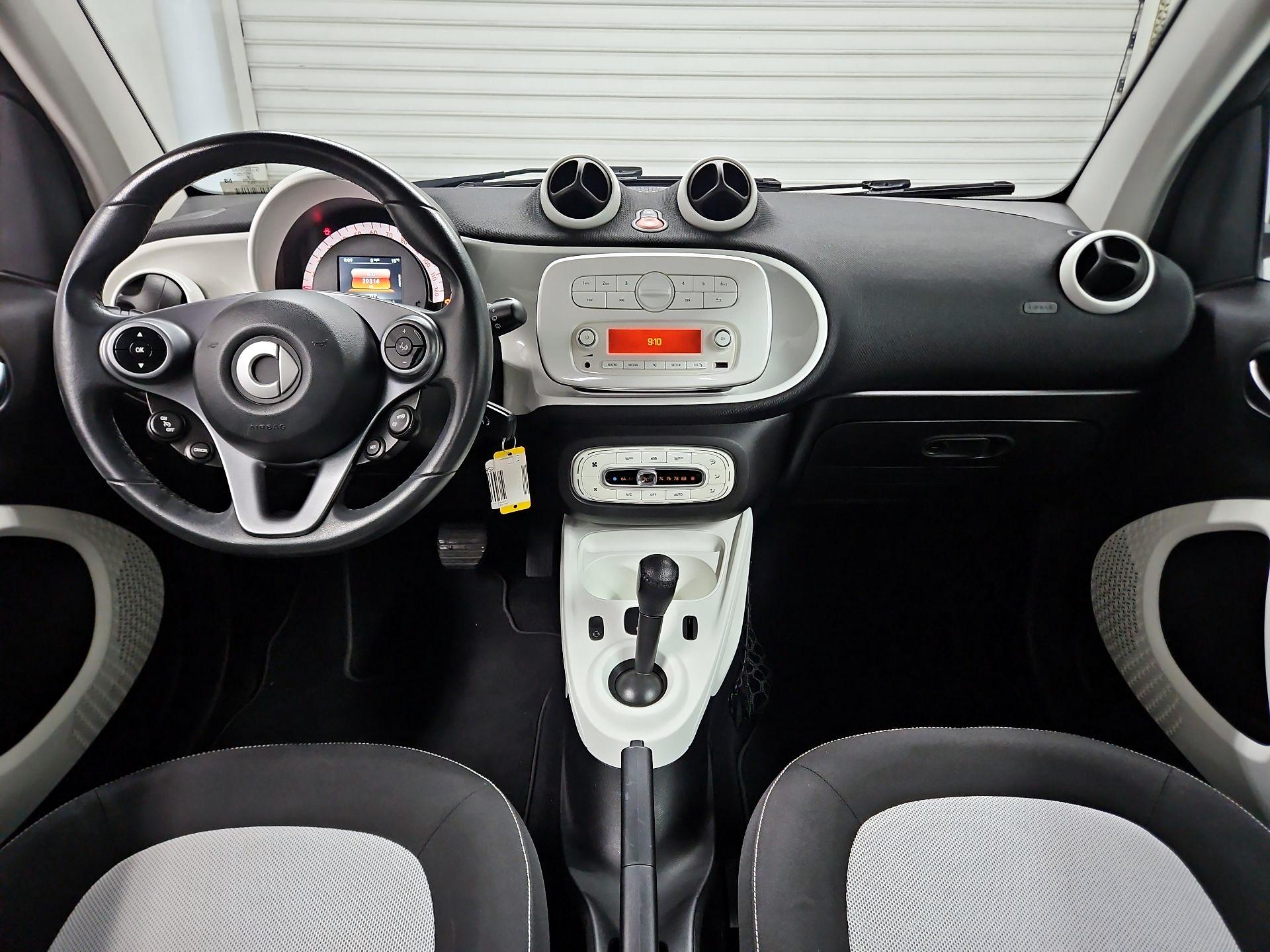 Thumbnail: 2017 smart fortwo - 9