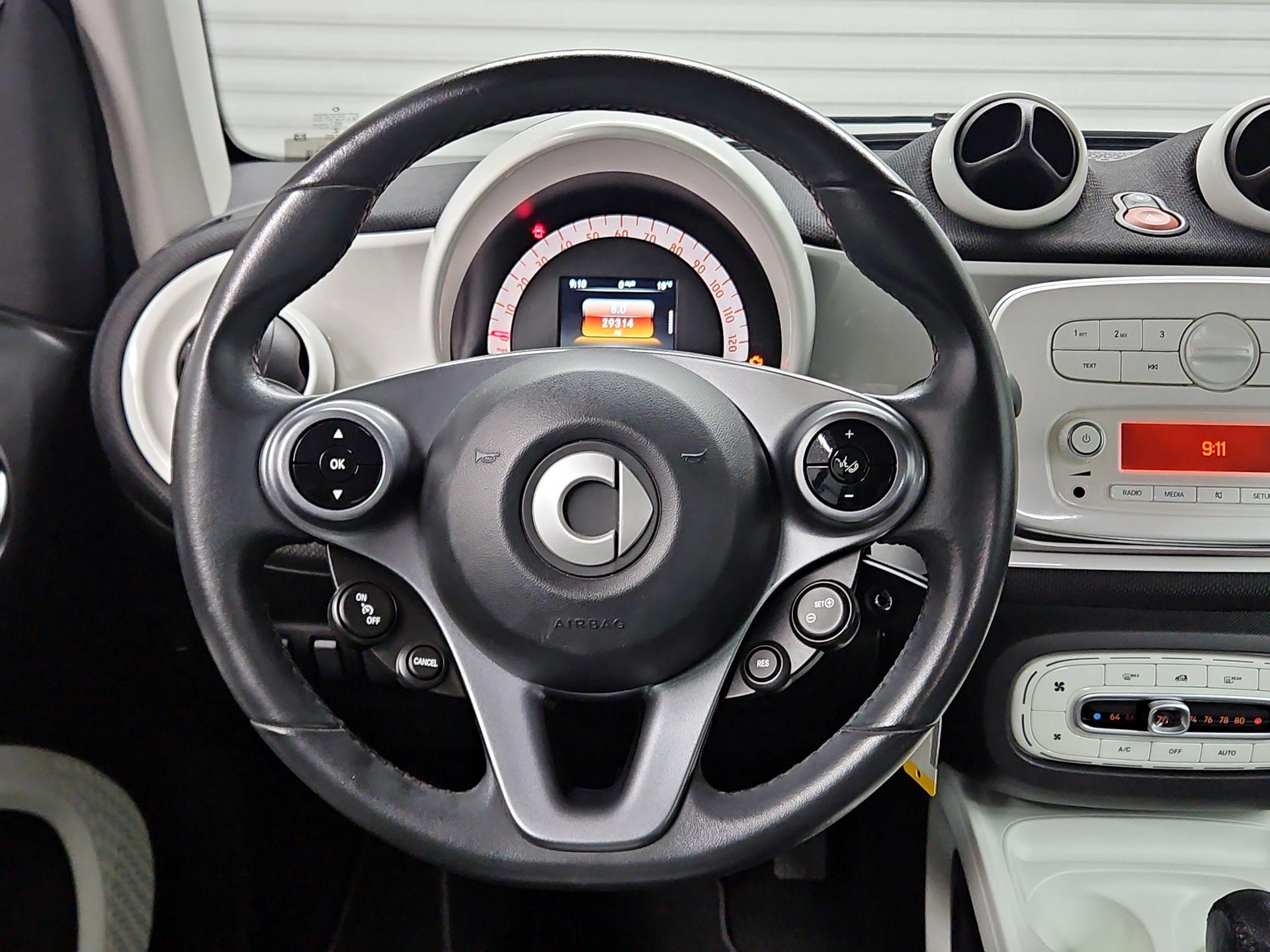 Thumbnail: 2017 smart fortwo - 10