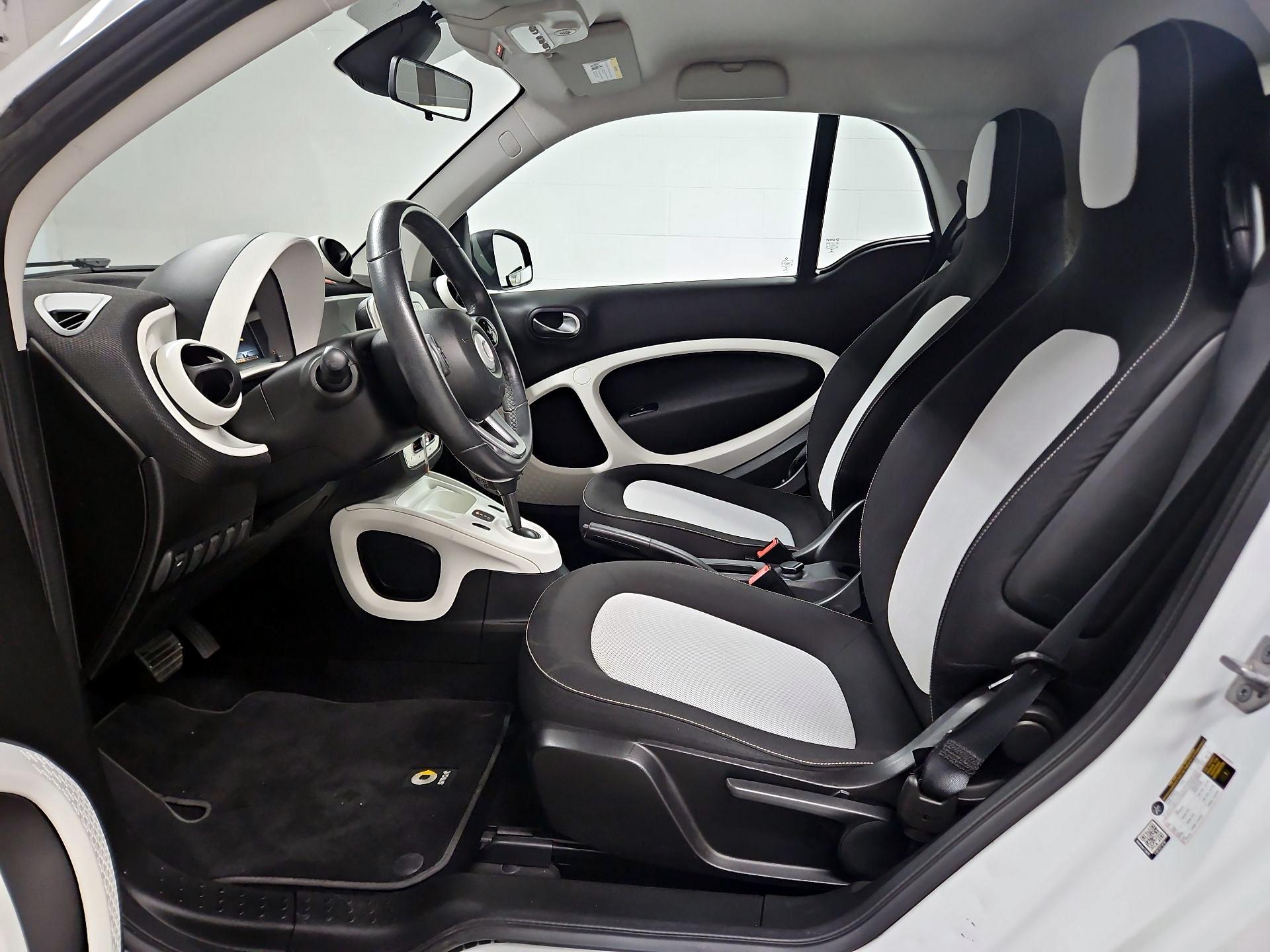 Thumbnail: 2017 smart fortwo - 11