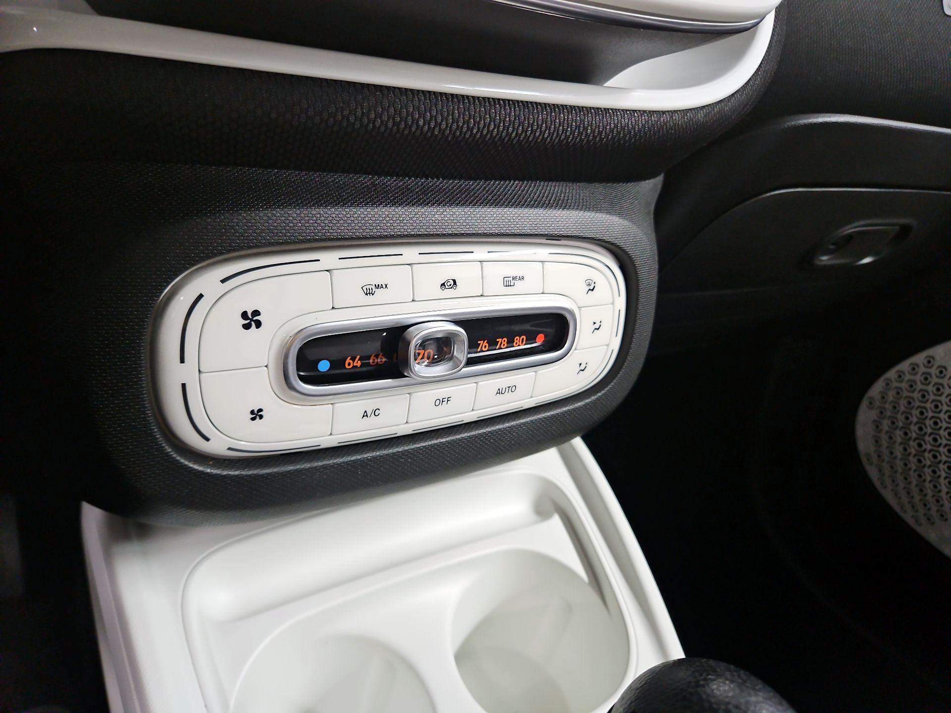 Thumbnail: 2017 smart fortwo - 15