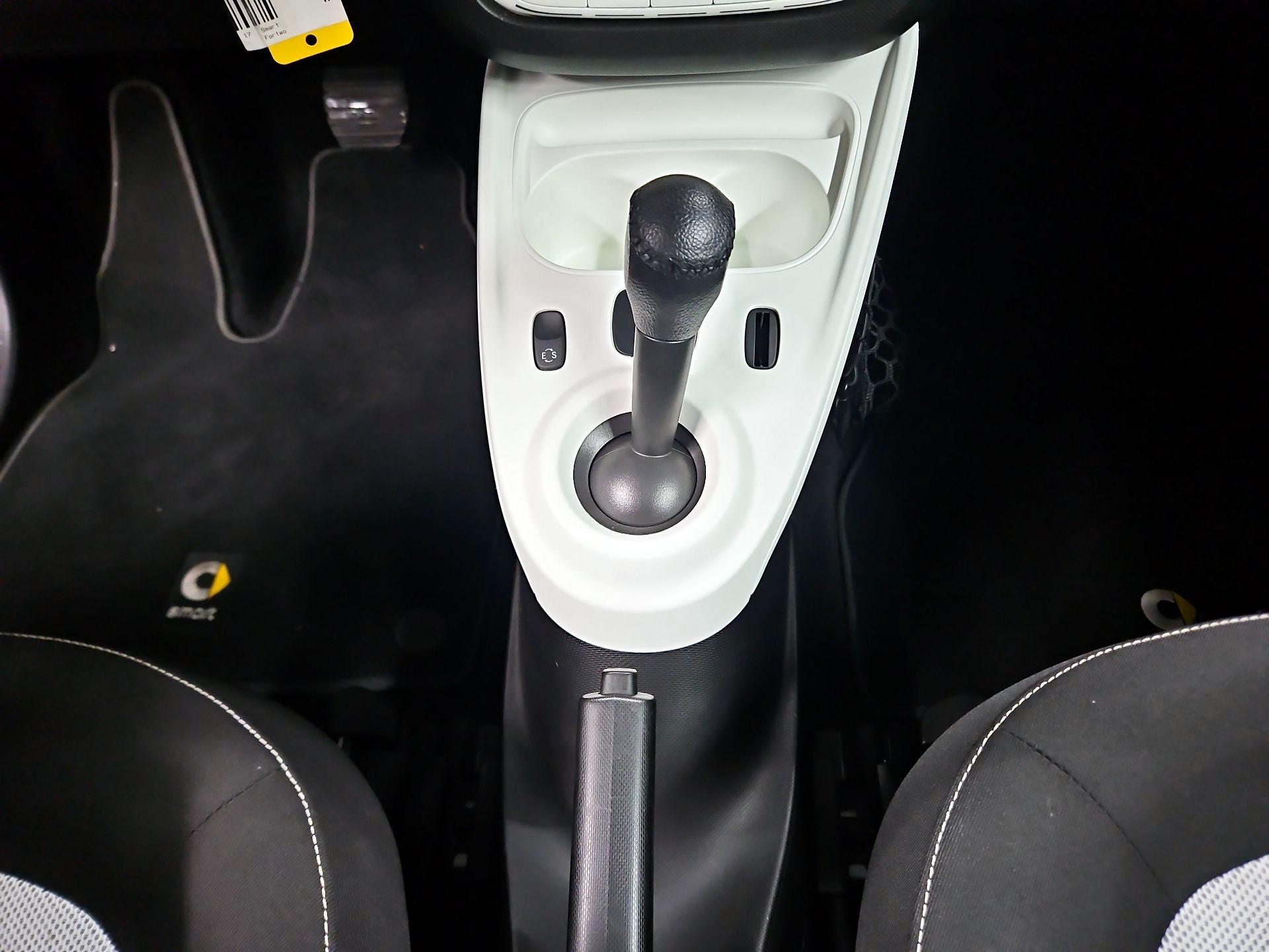 Thumbnail: 2017 smart fortwo - 16