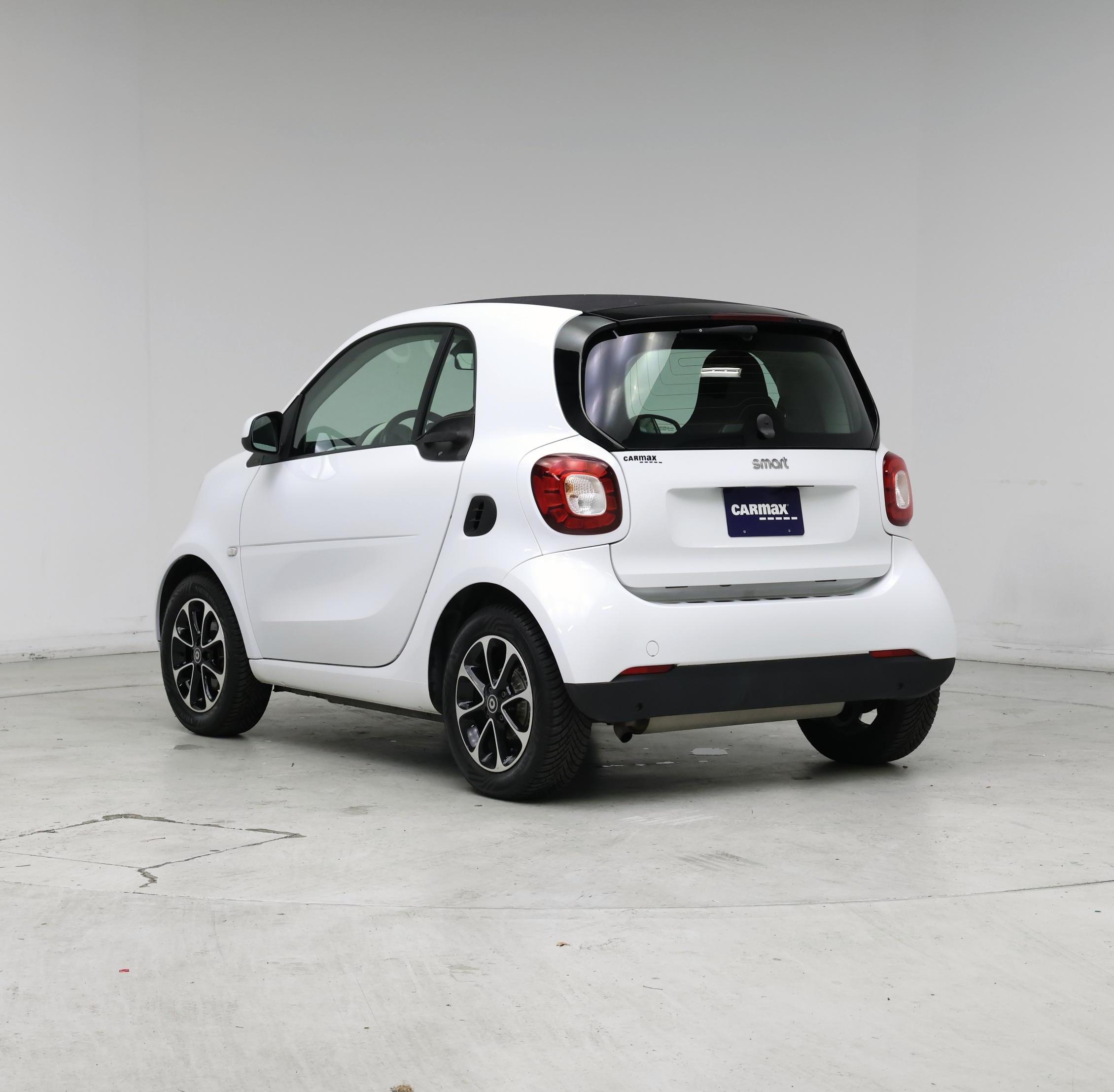 Thumbnail: 2017 smart fortwo - 2