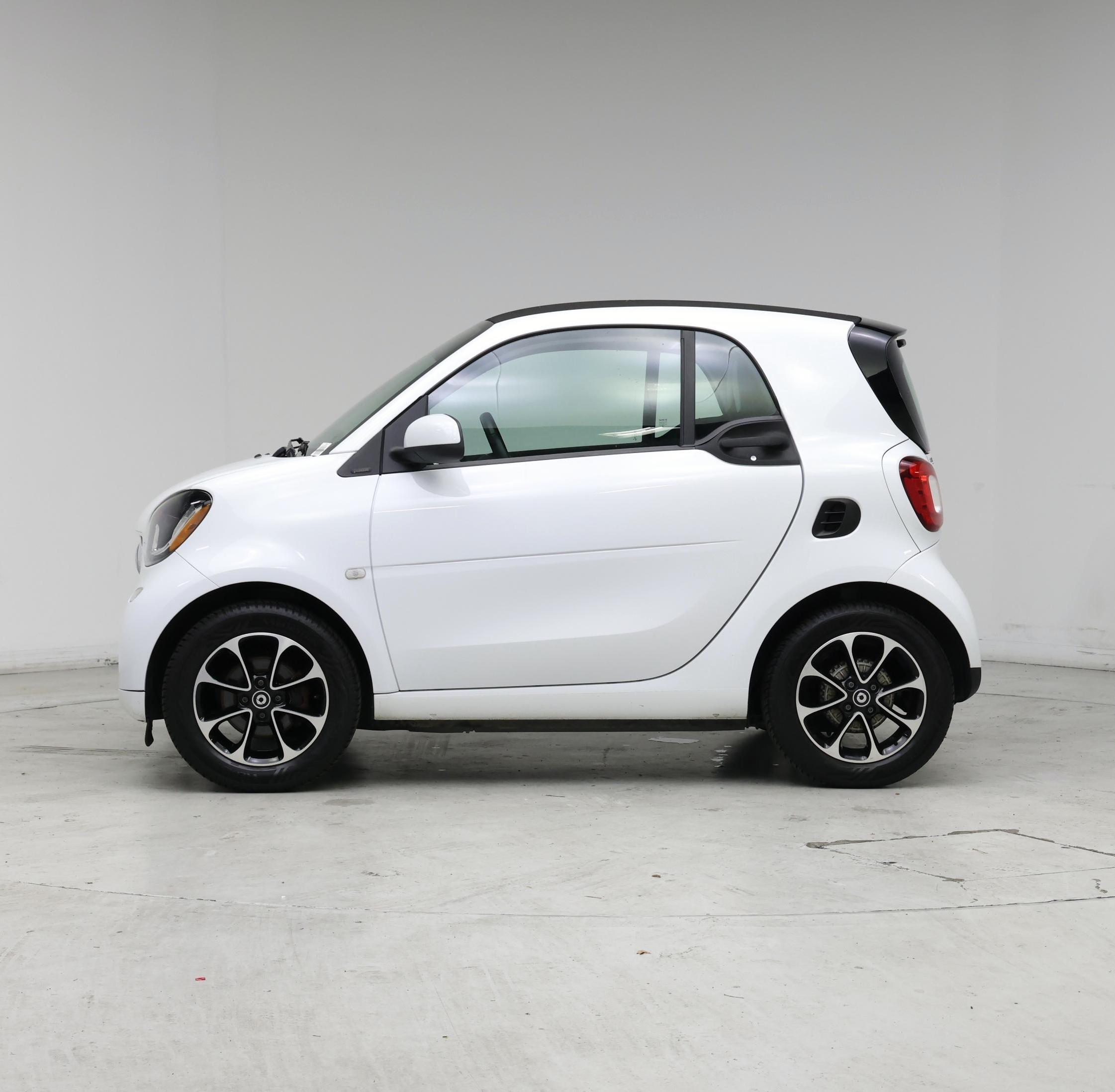 Thumbnail: 2017 smart fortwo - 3