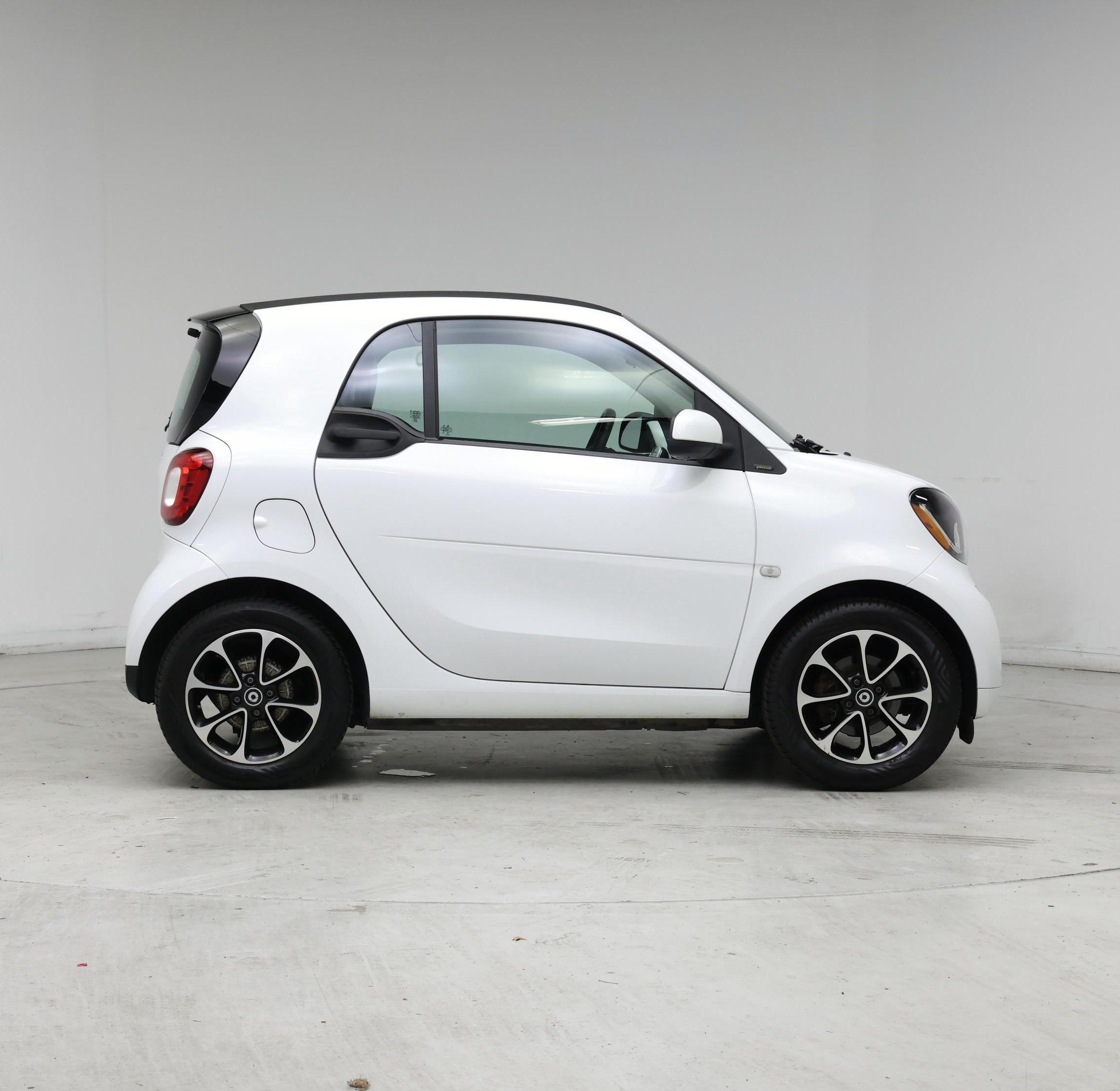 Thumbnail: 2017 smart fortwo - 7
