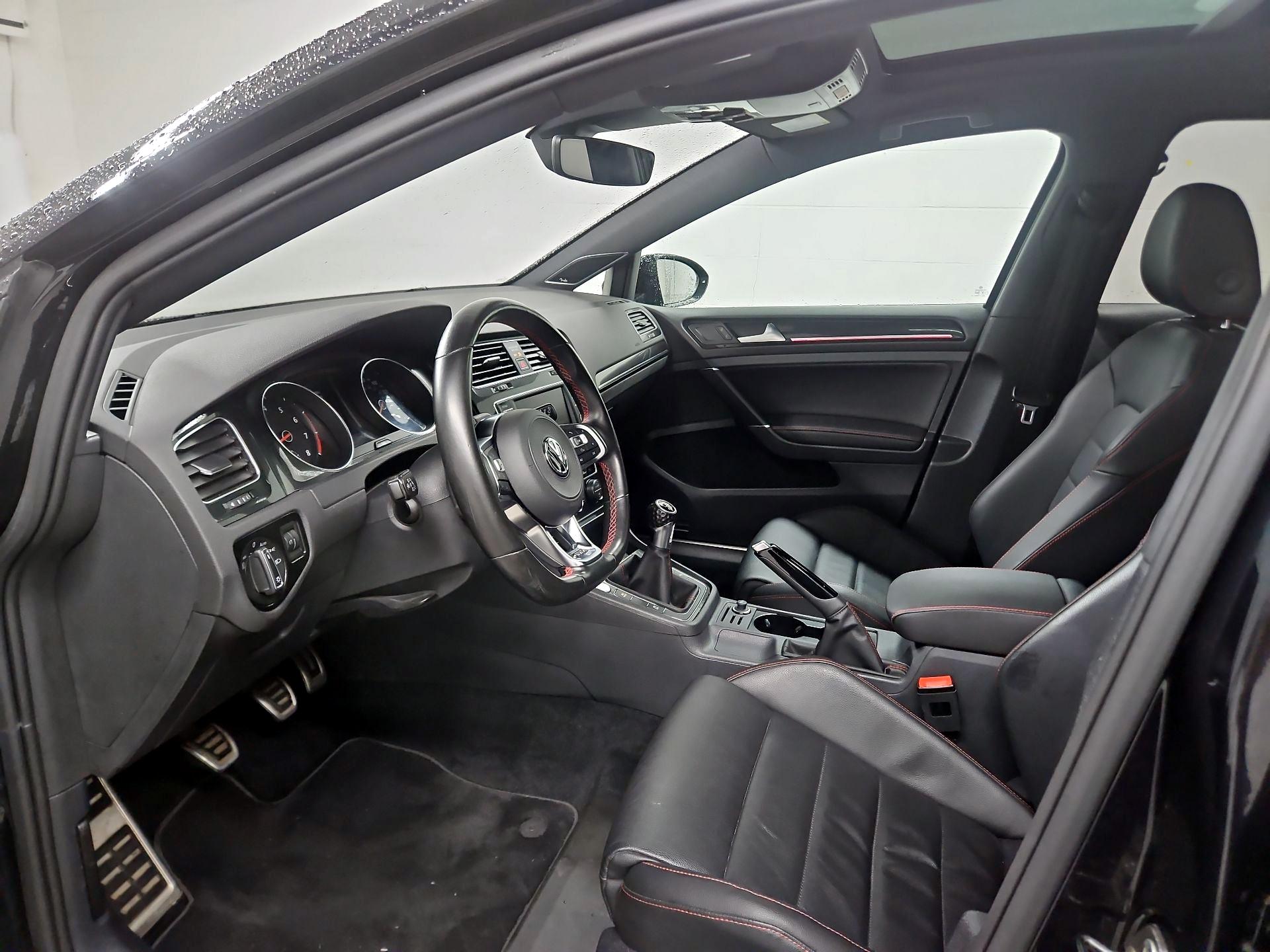 Thumbnail: 2017 Volkswagen Golf - 11