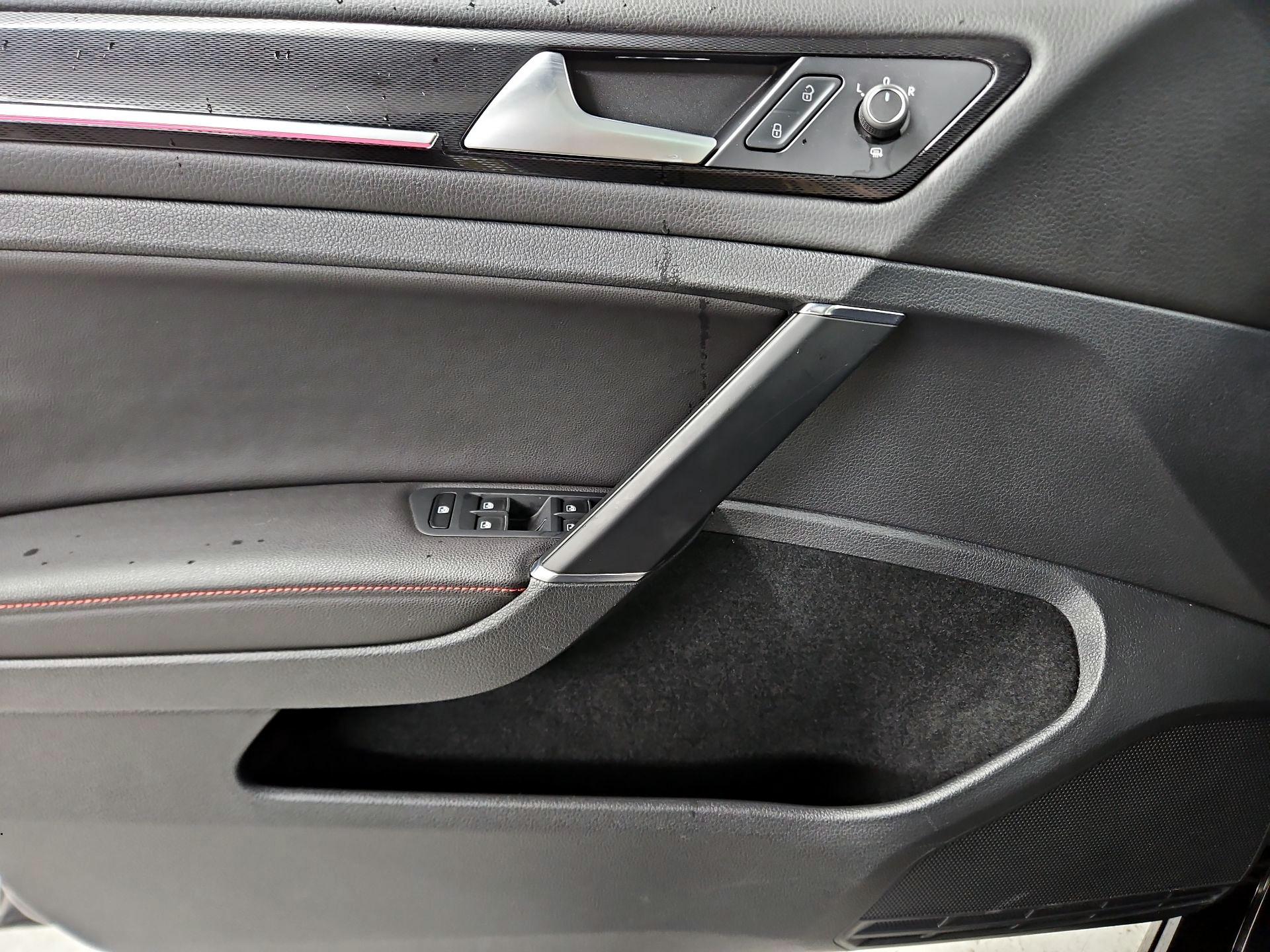 Thumbnail: 2017 Volkswagen Golf - 12