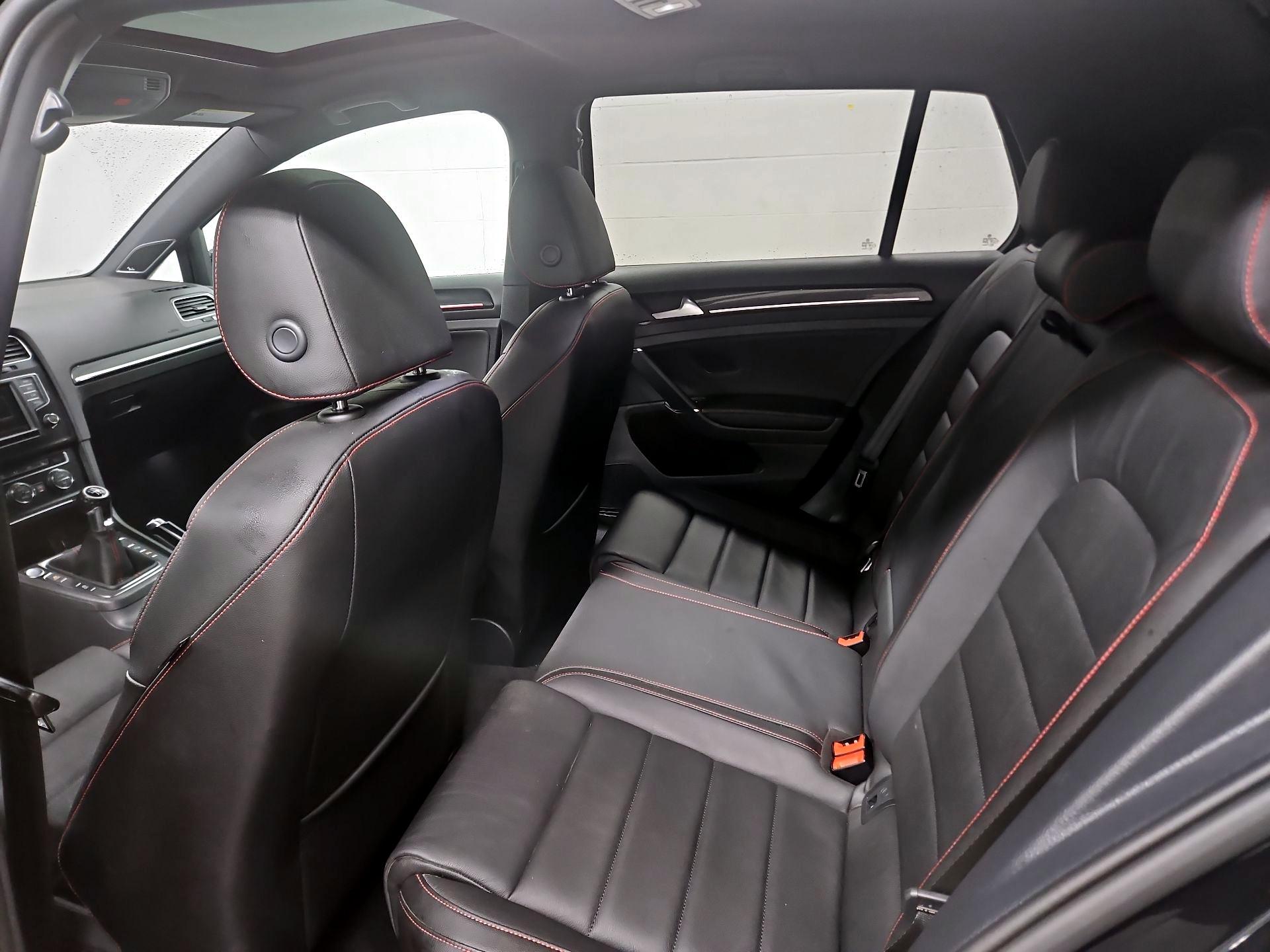 Thumbnail: 2017 Volkswagen Golf - 20