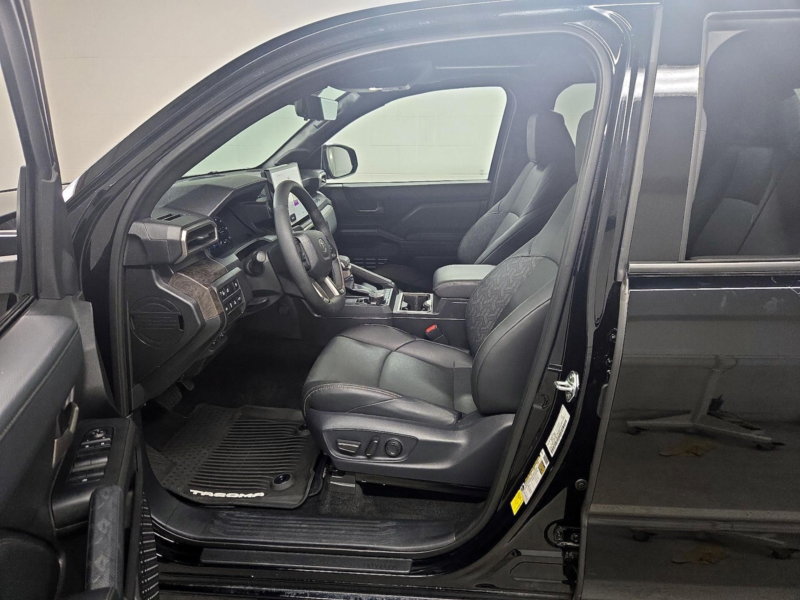 2025 Toyota Tacoma Limited - Photo 12