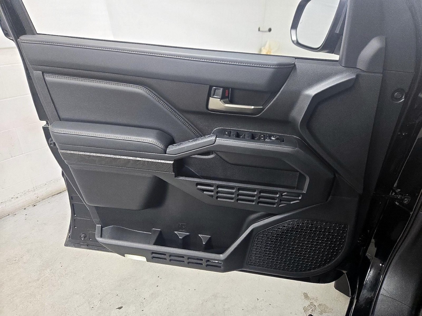 2025 Toyota Tacoma Limited - Photo 13