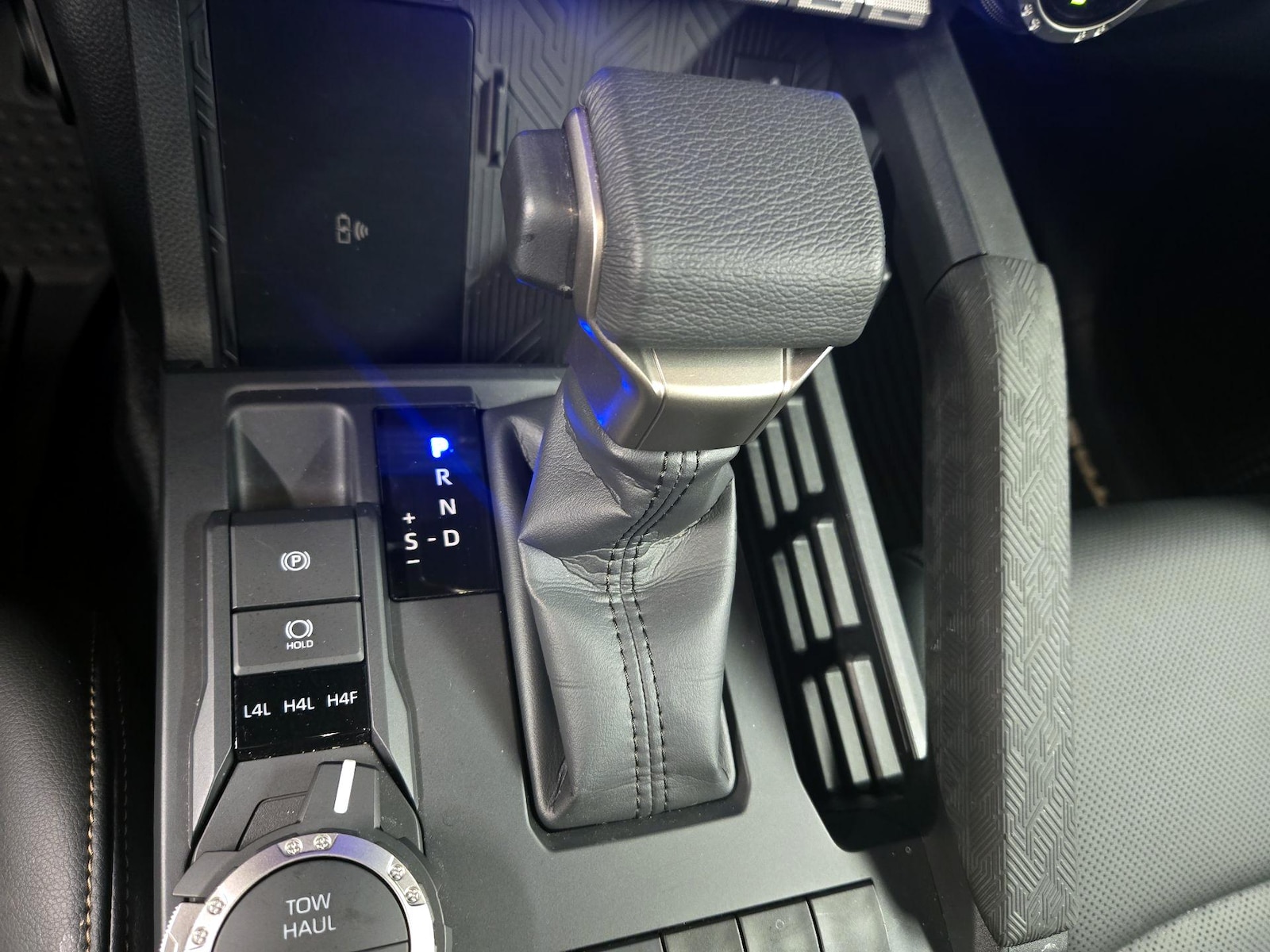 2025 Toyota Tacoma Limited - Photo 18