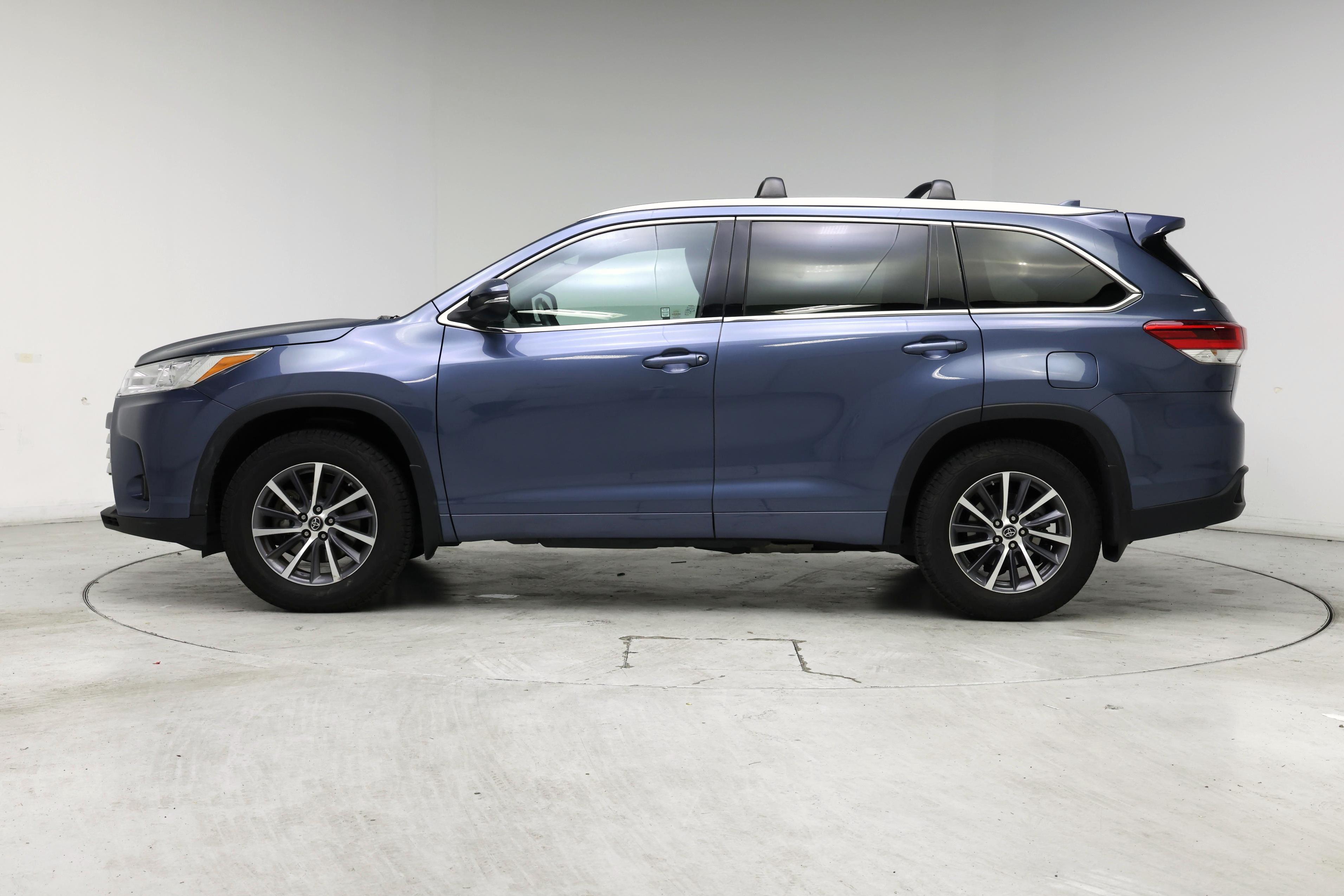 Thumbnail: 2017 Toyota Highlander - 3