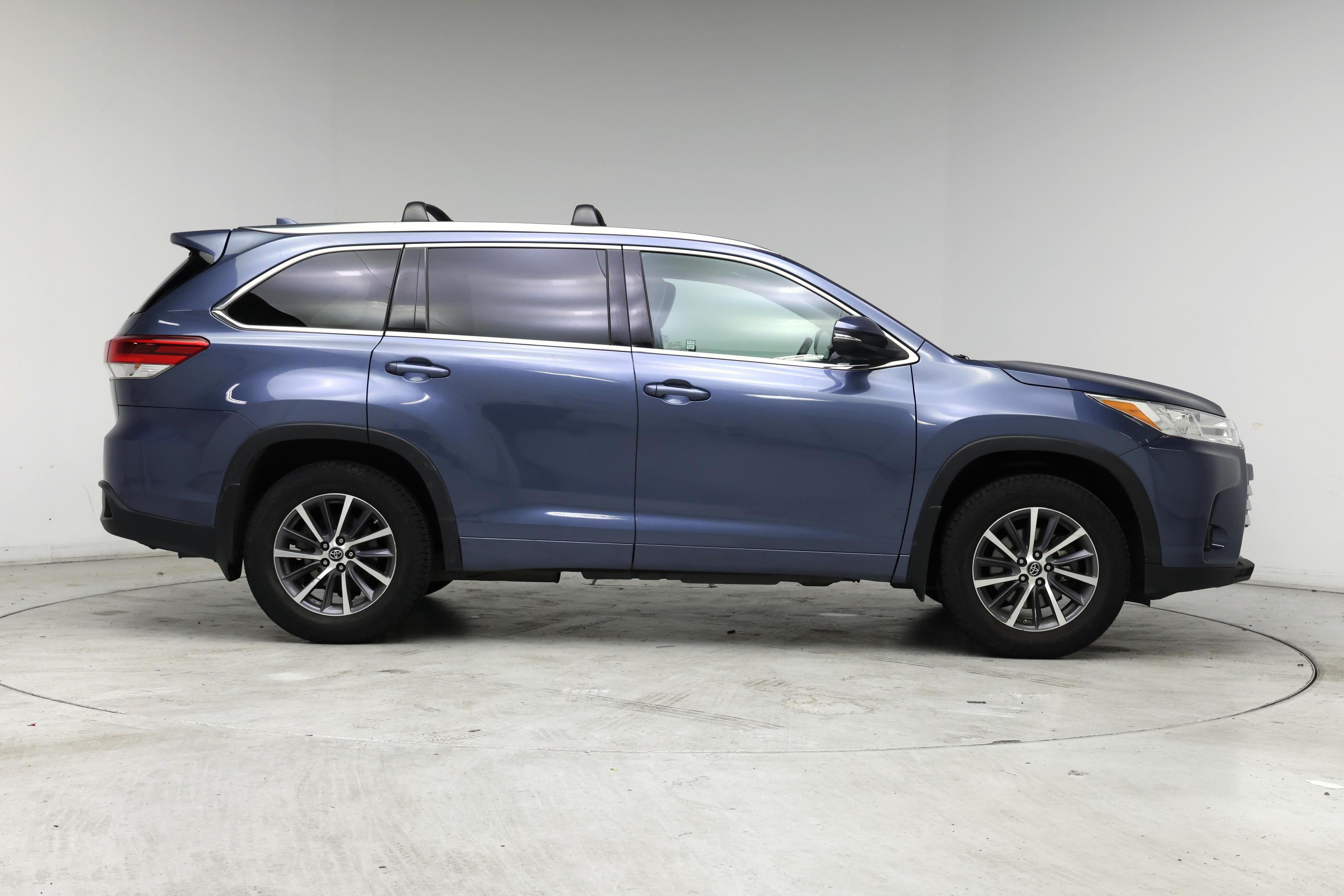 Thumbnail: 2017 Toyota Highlander - 7