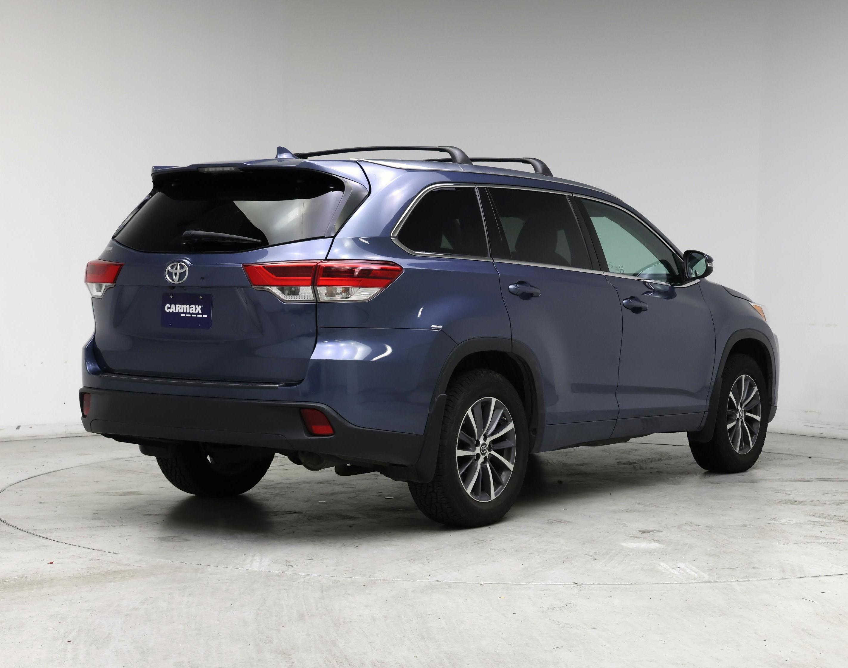 Thumbnail: 2017 Toyota Highlander - 8