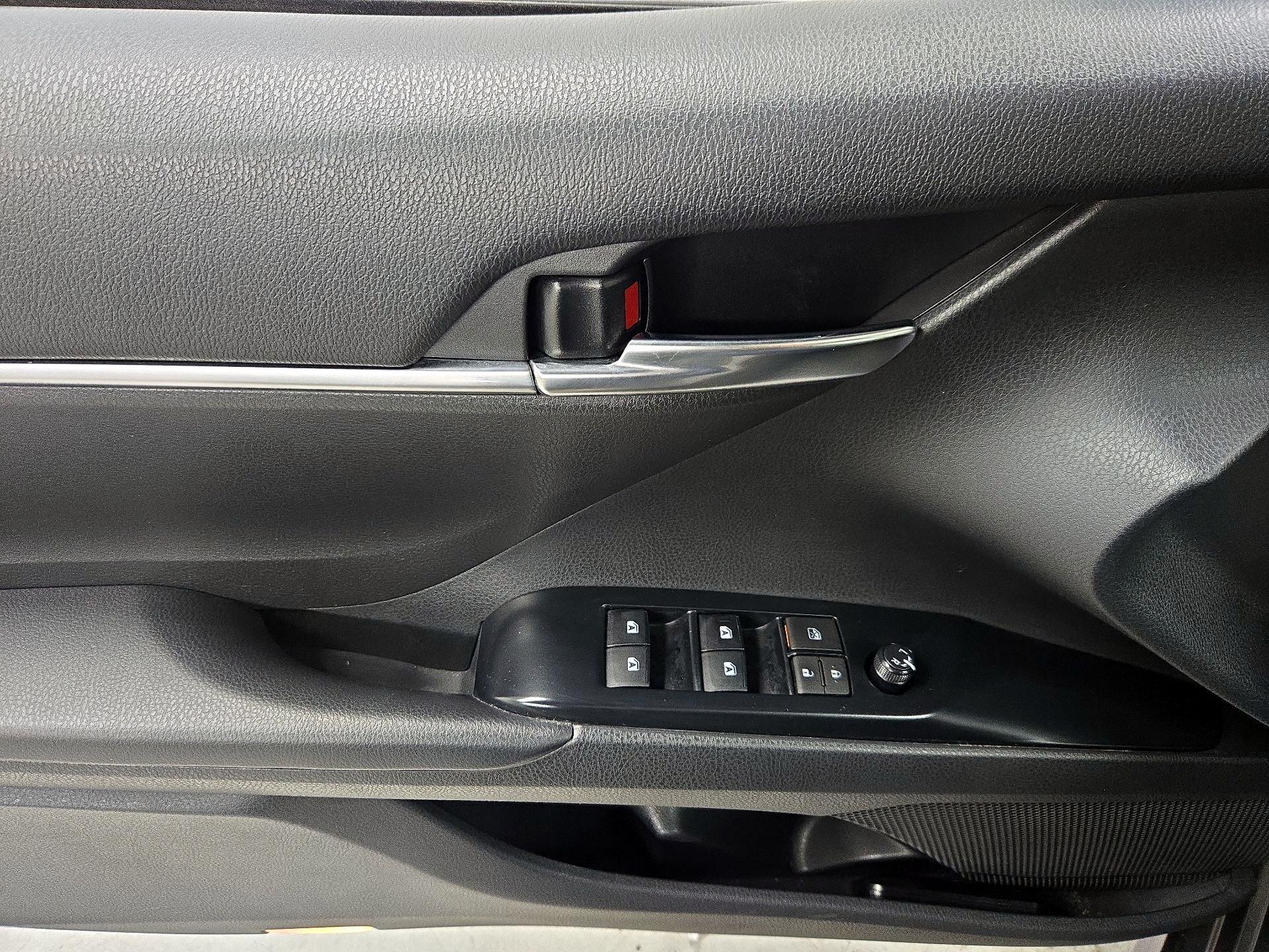 Thumbnail: 2019 Toyota Camry - 12