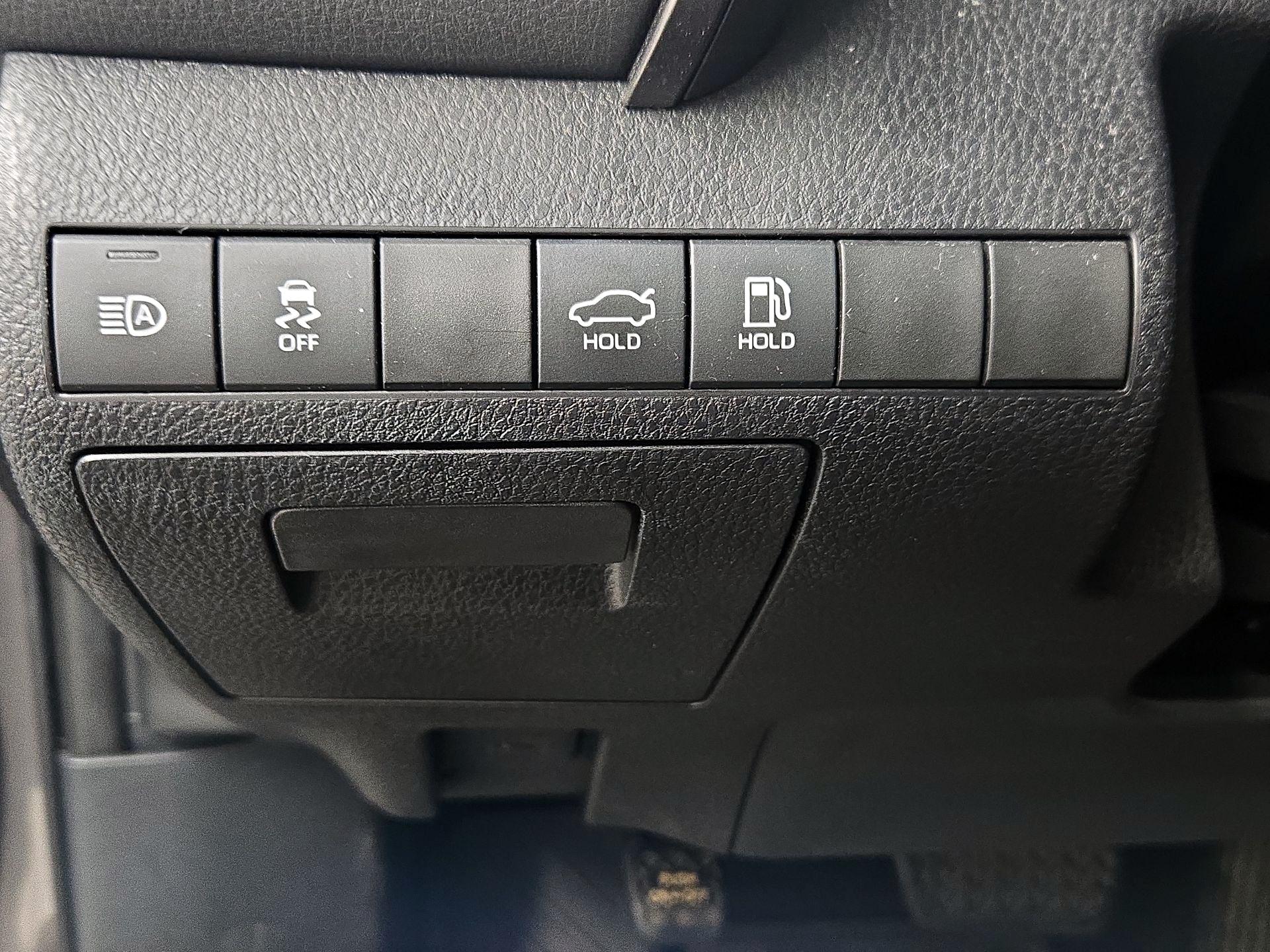Thumbnail: 2019 Toyota Camry - 13