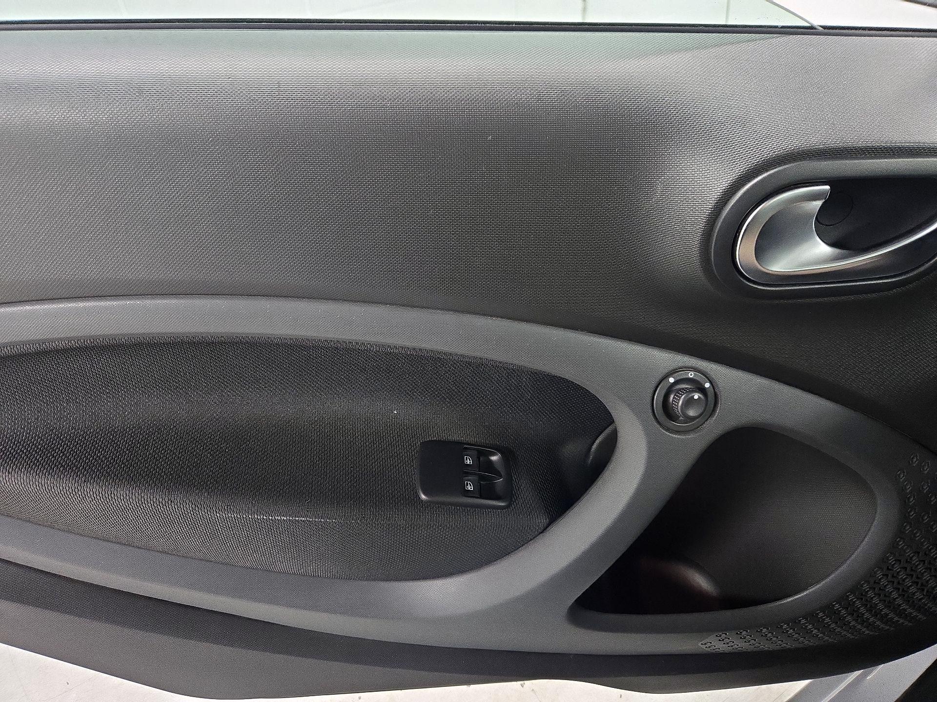 Thumbnail: 2016 smart fortwo - 12