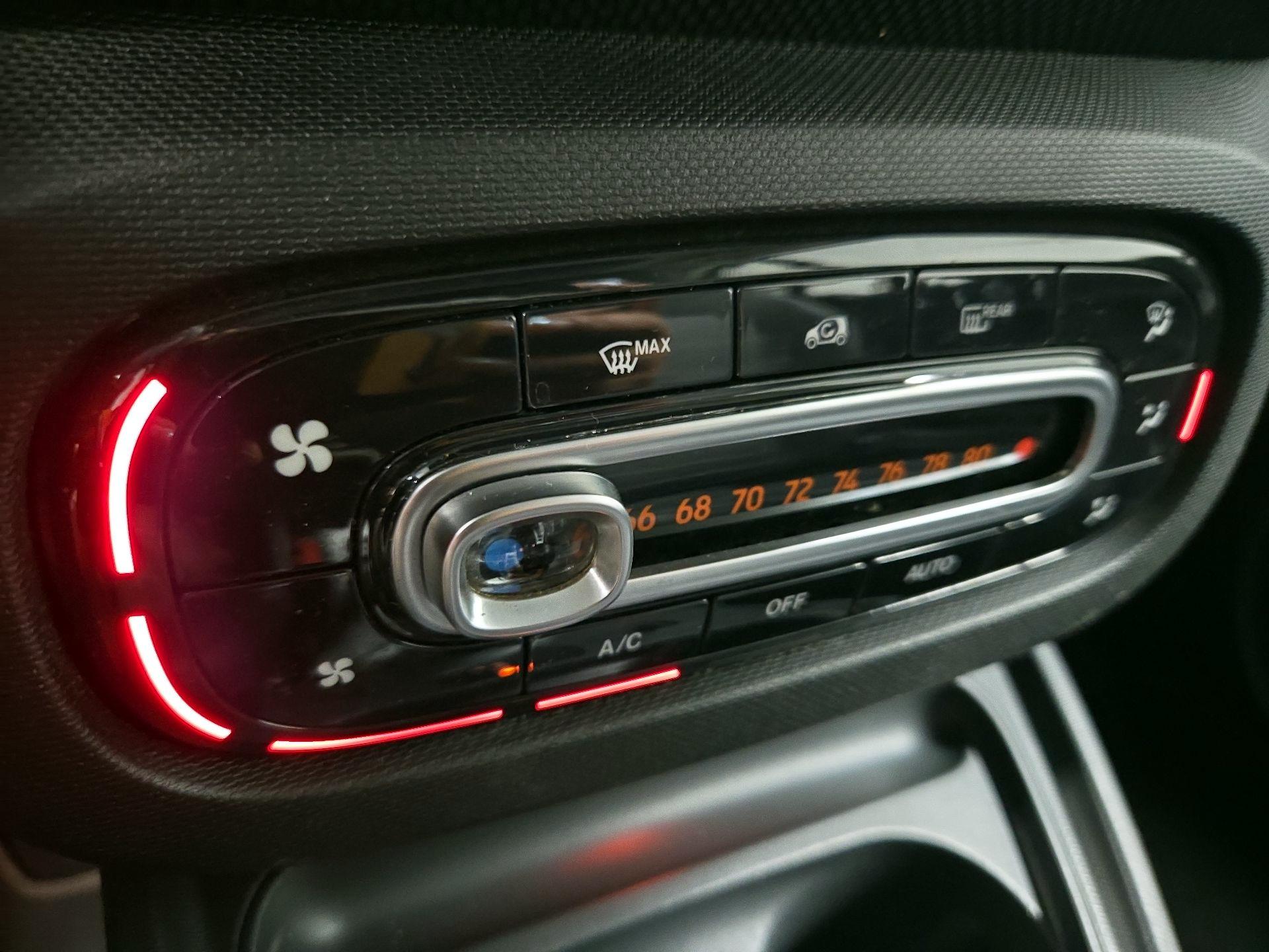 Thumbnail: 2016 smart fortwo - 15