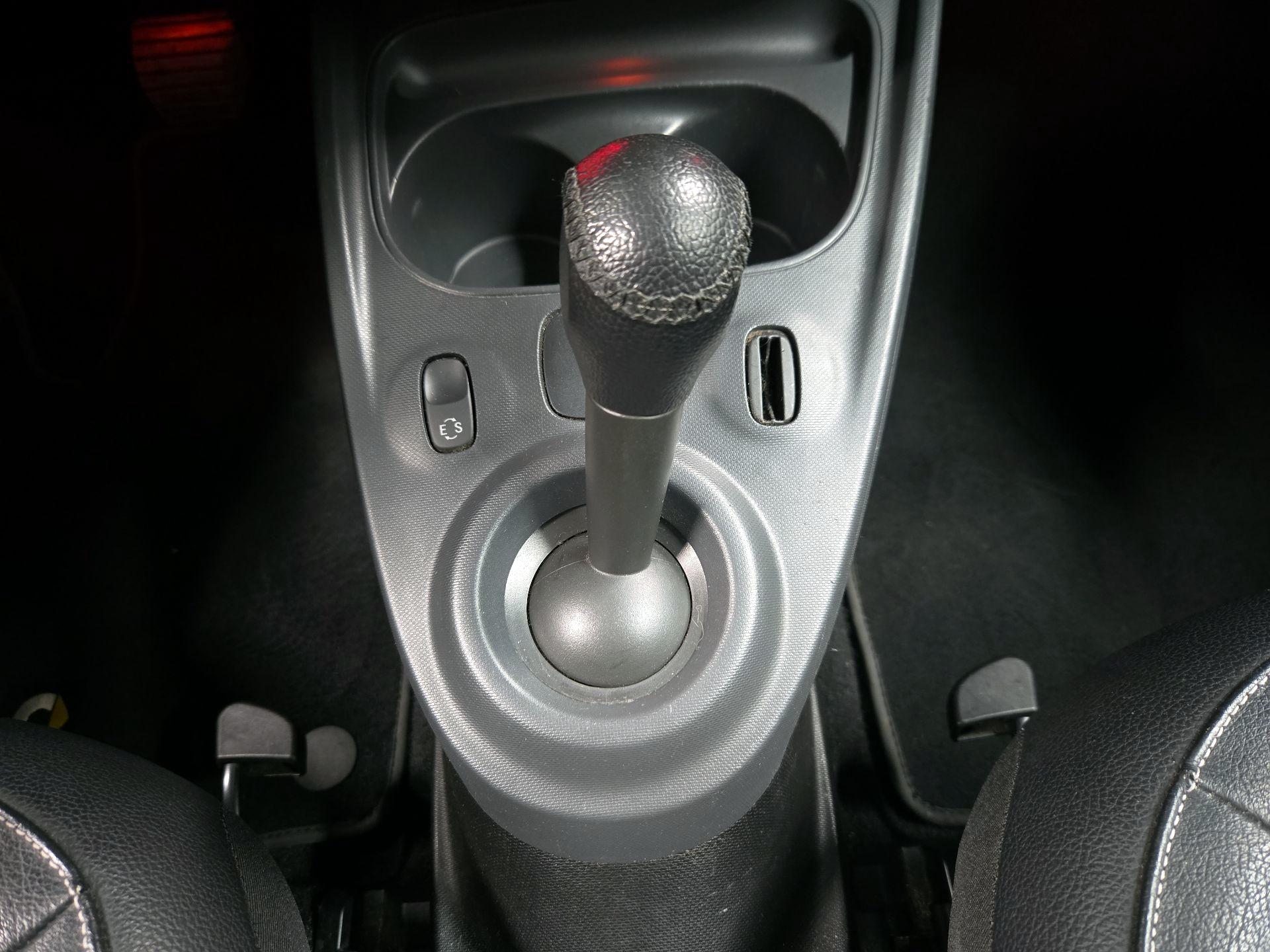Thumbnail: 2016 smart fortwo - 16
