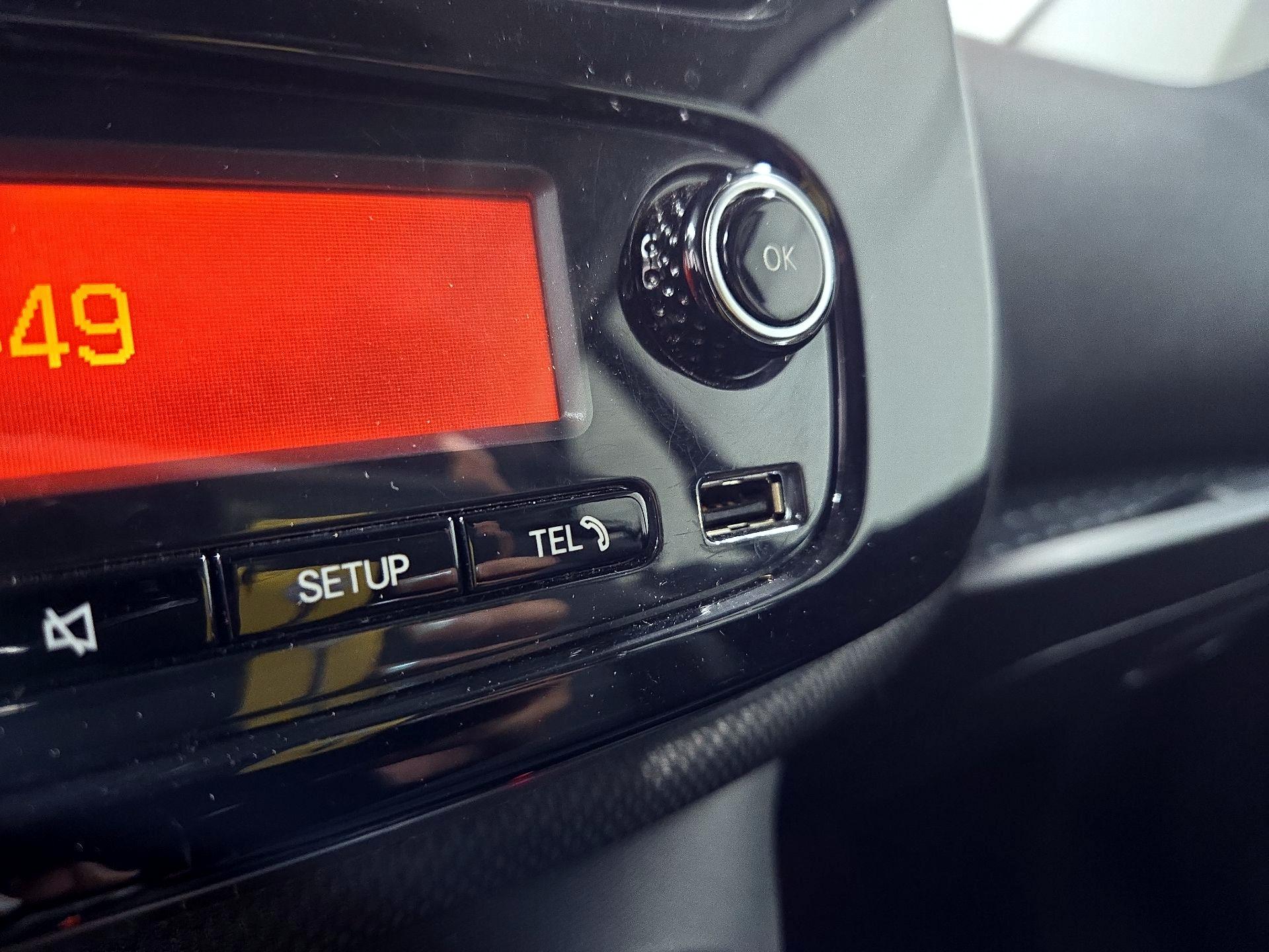 Thumbnail: 2016 smart fortwo - 17