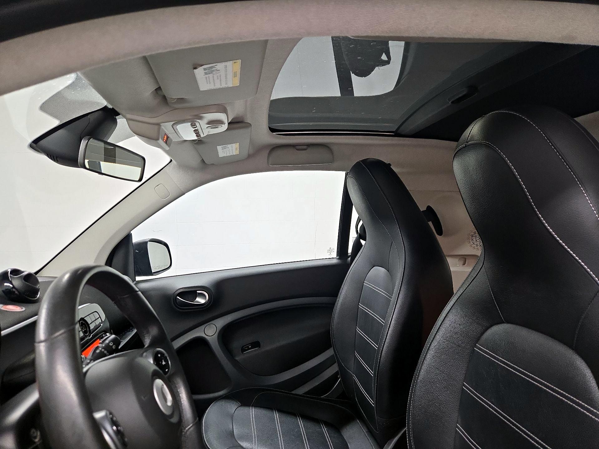 Thumbnail: 2016 smart fortwo - 18
