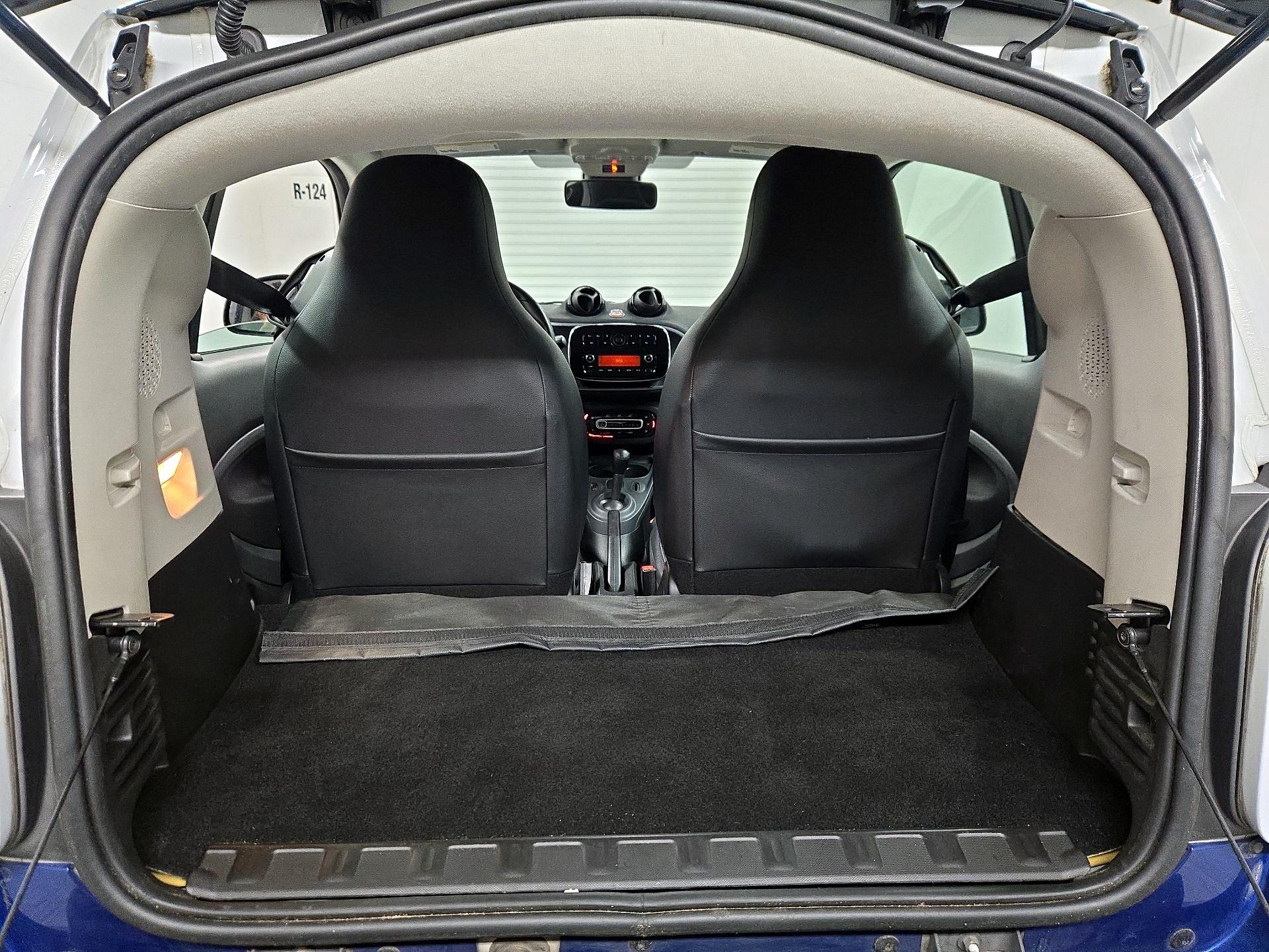 Thumbnail: 2016 smart fortwo - 19