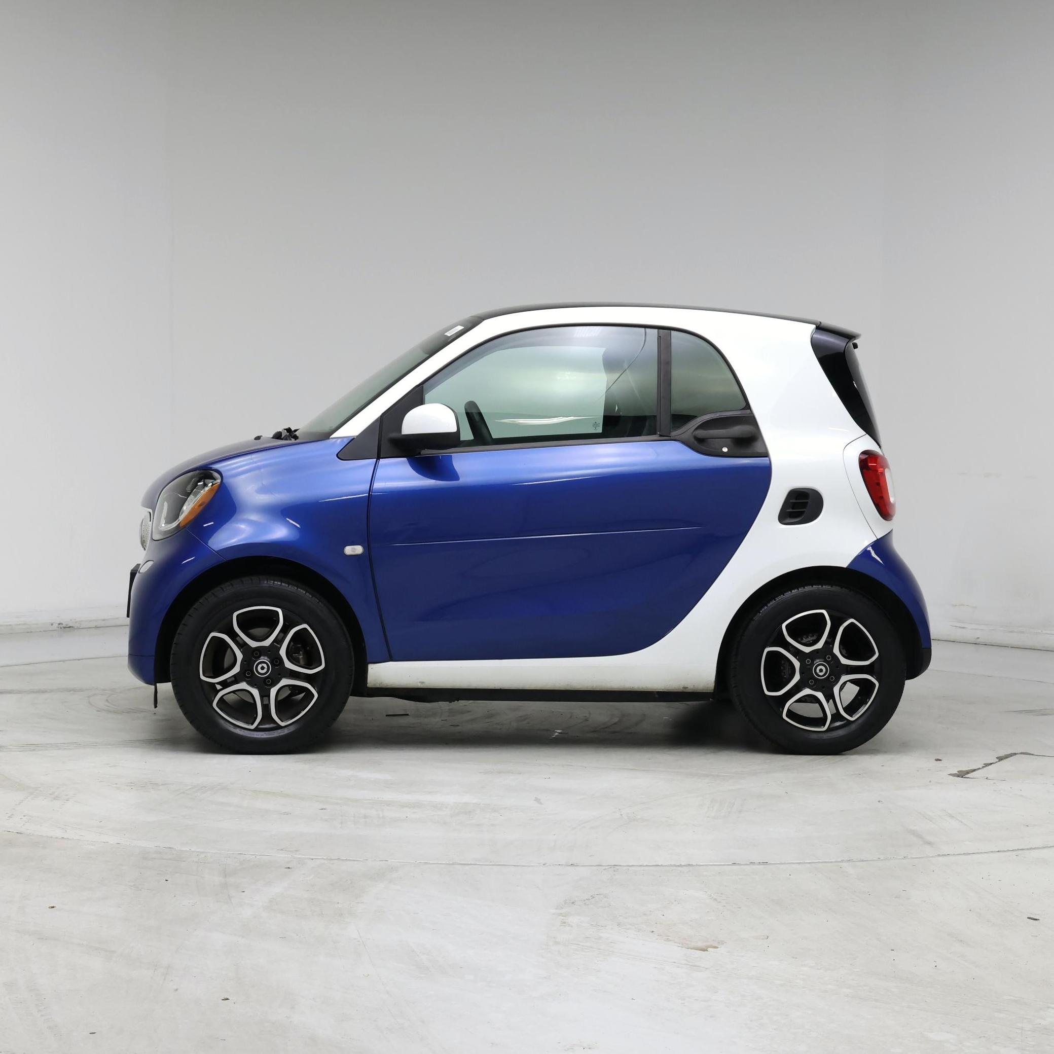 Thumbnail: 2016 smart fortwo - 3