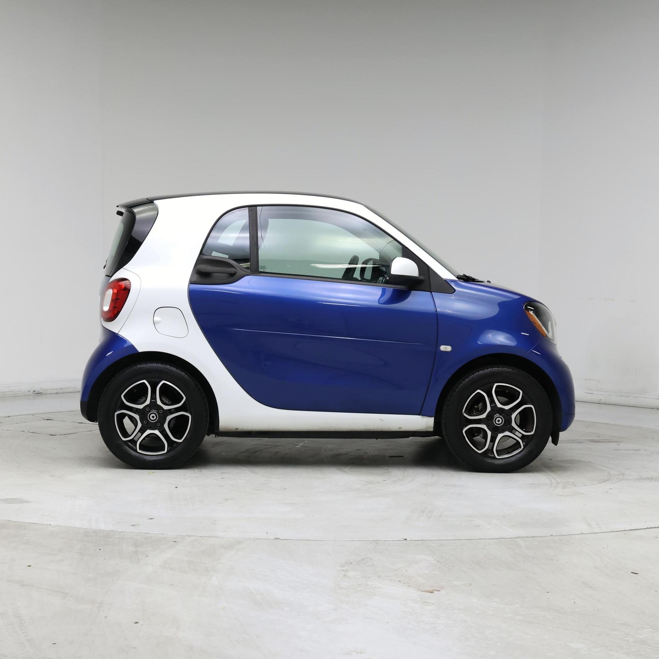 Thumbnail: 2016 smart fortwo - 7