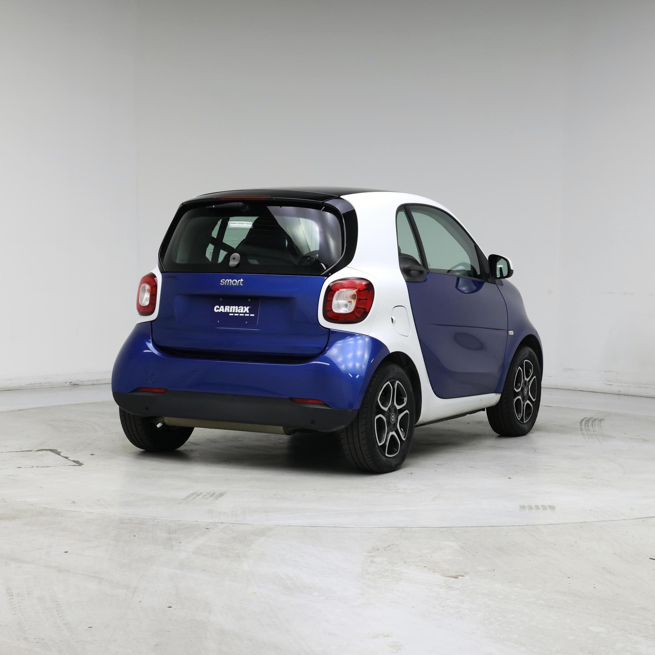 Thumbnail: 2016 smart fortwo - 8