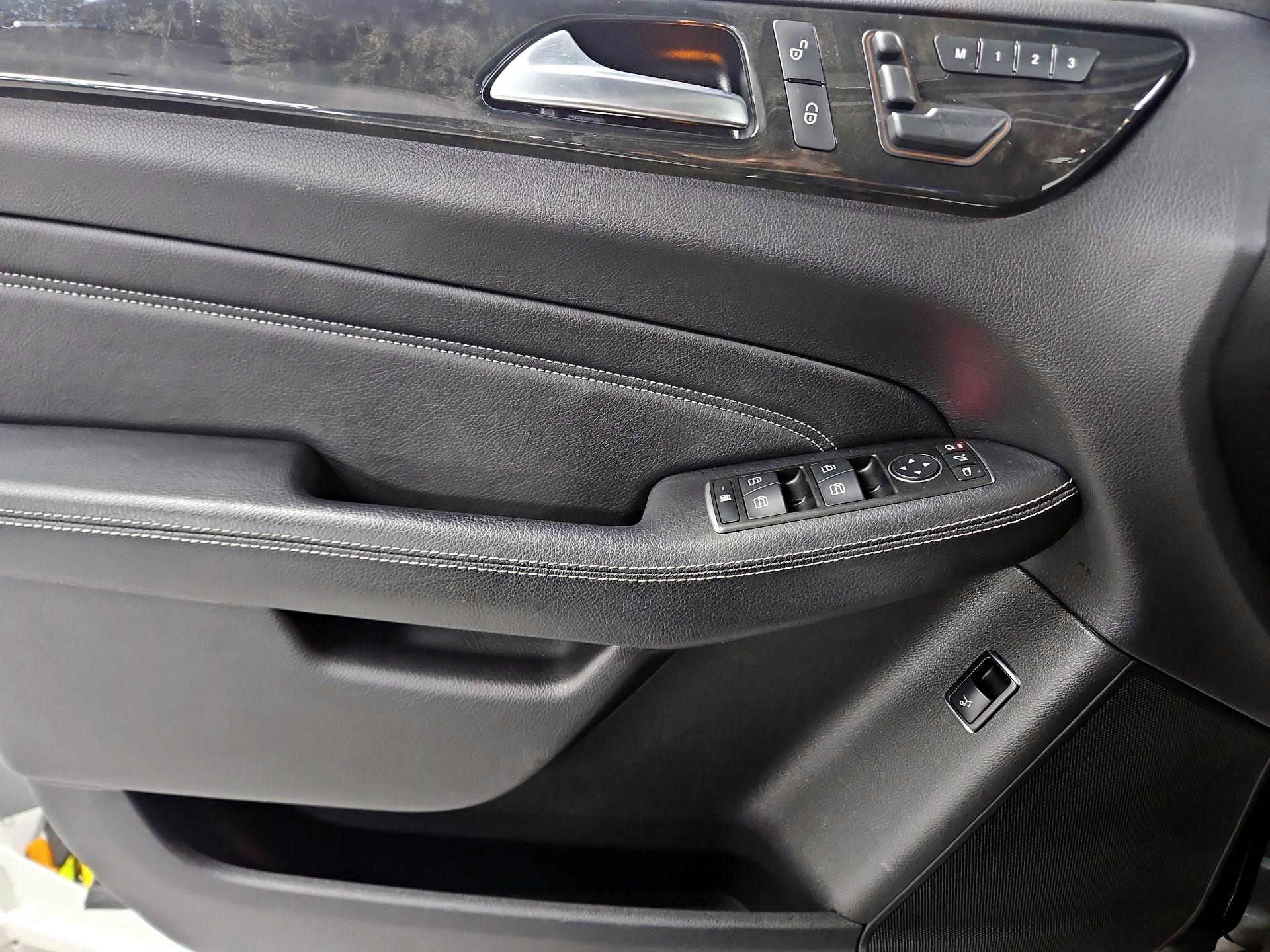 Thumbnail: 2015 Mercedes-Benz M-Class - 12