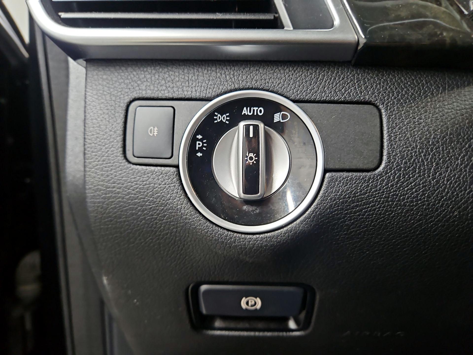 Thumbnail: 2015 Mercedes-Benz M-Class - 13