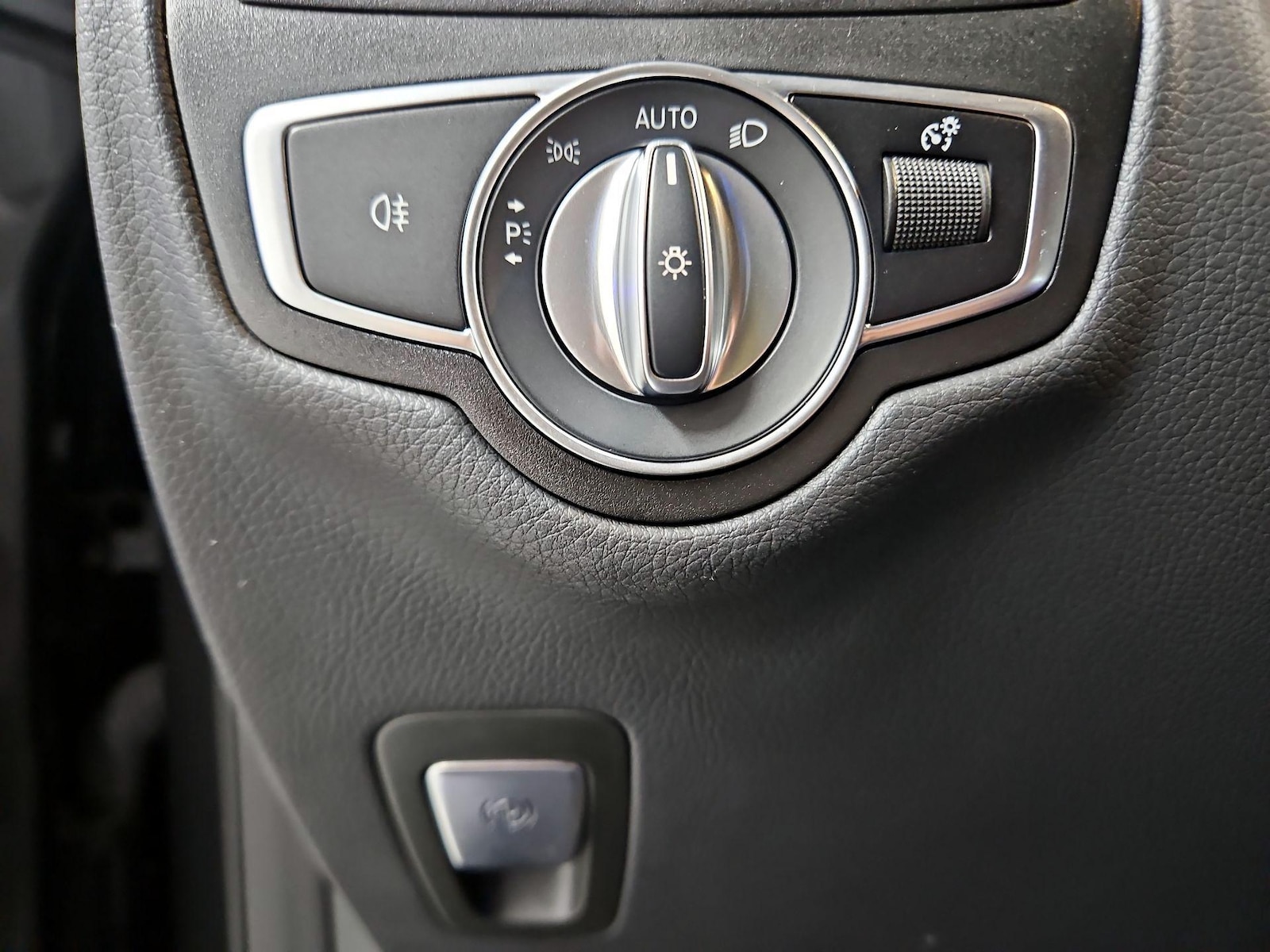2022 Mercedes-Benz GLC GLC300 - Photo 14