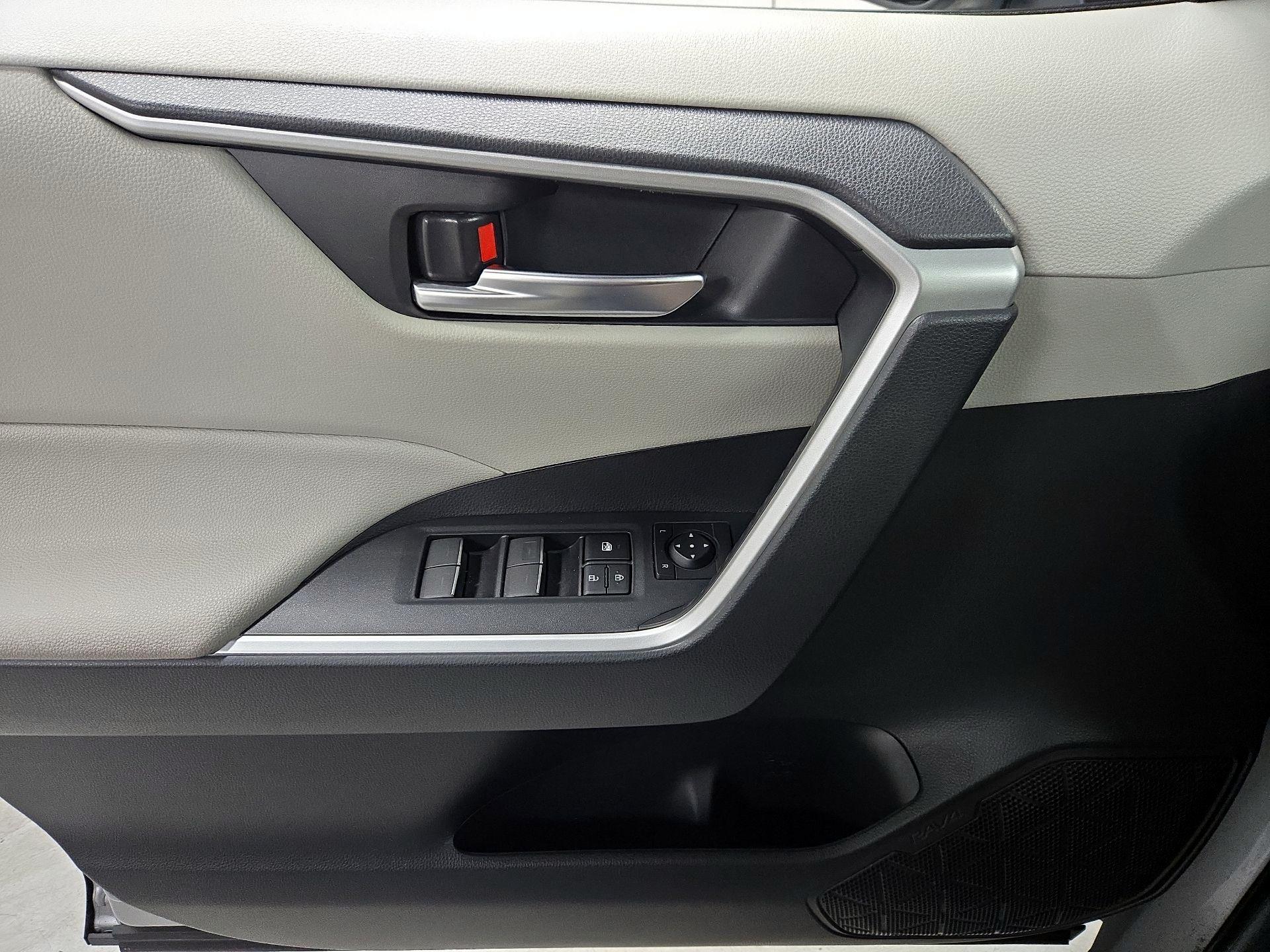 Thumbnail: 2025 Toyota RAV4 - 12
