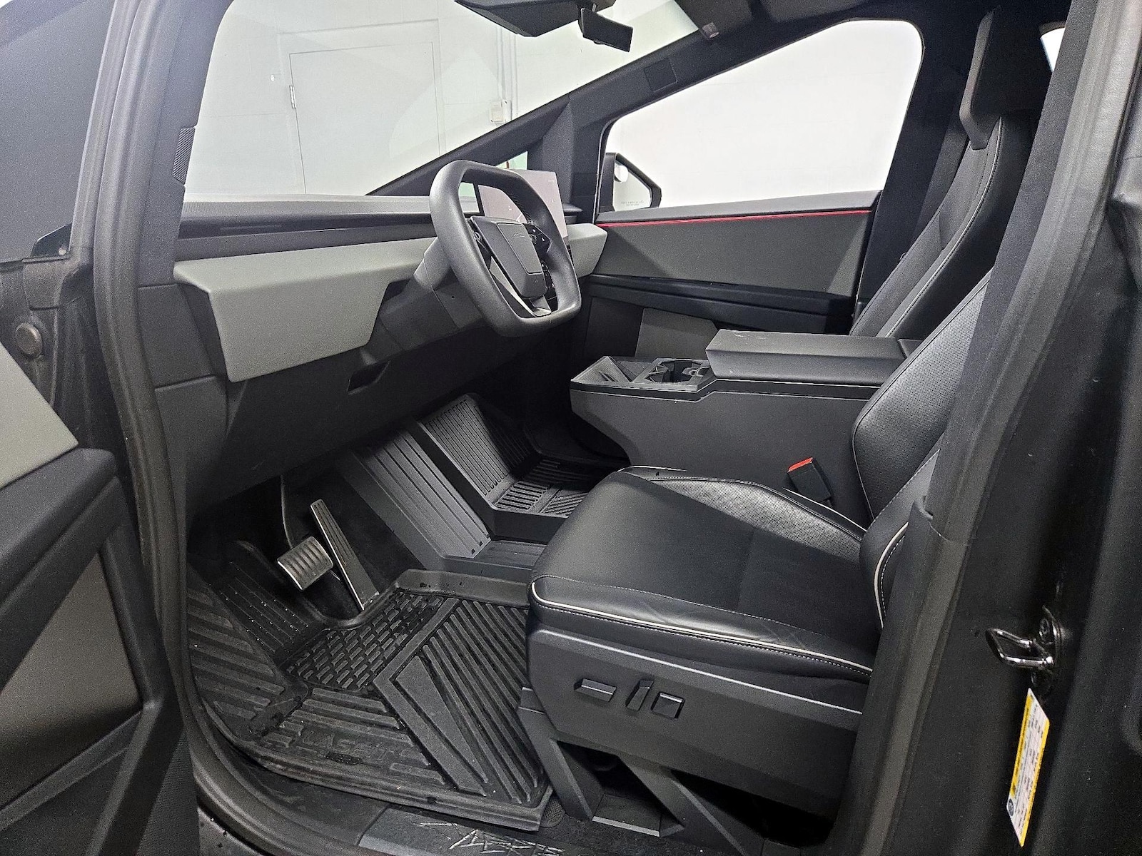 2024 Tesla Cybertruck Base - Photo 12