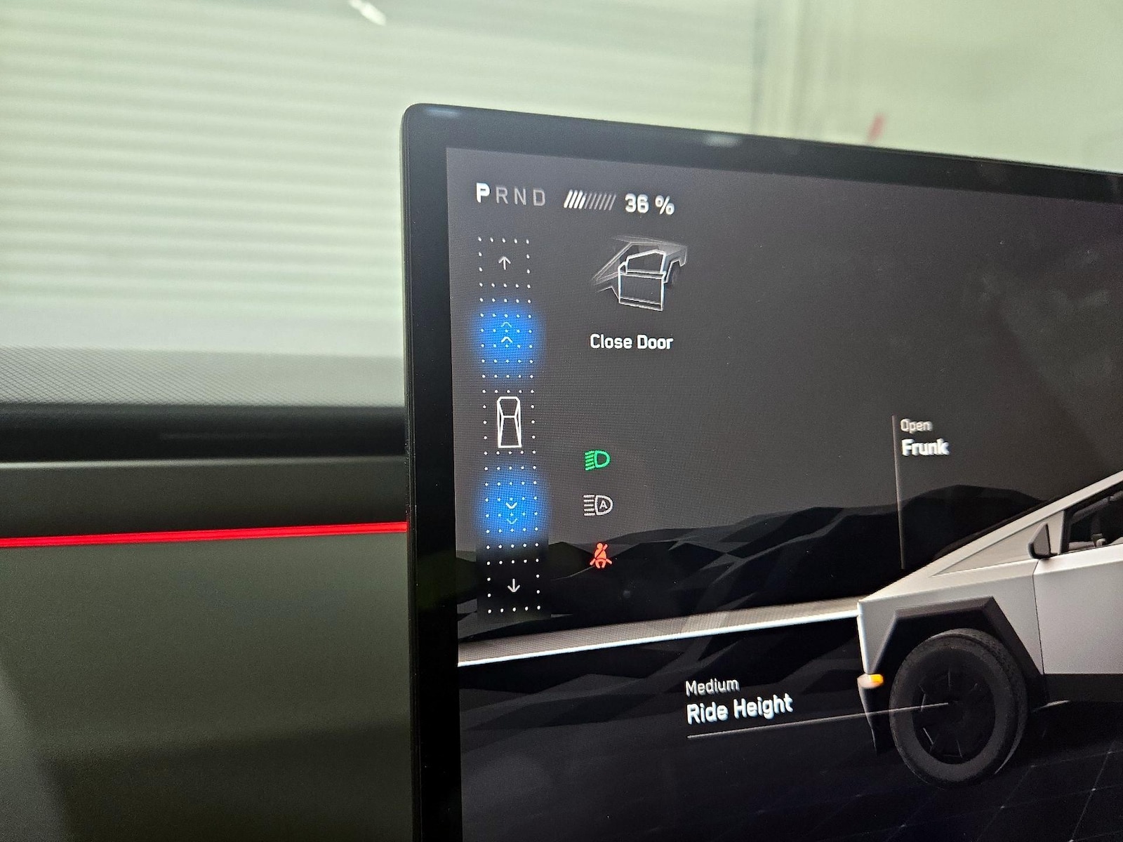 2024 Tesla Cybertruck Base - Photo 18