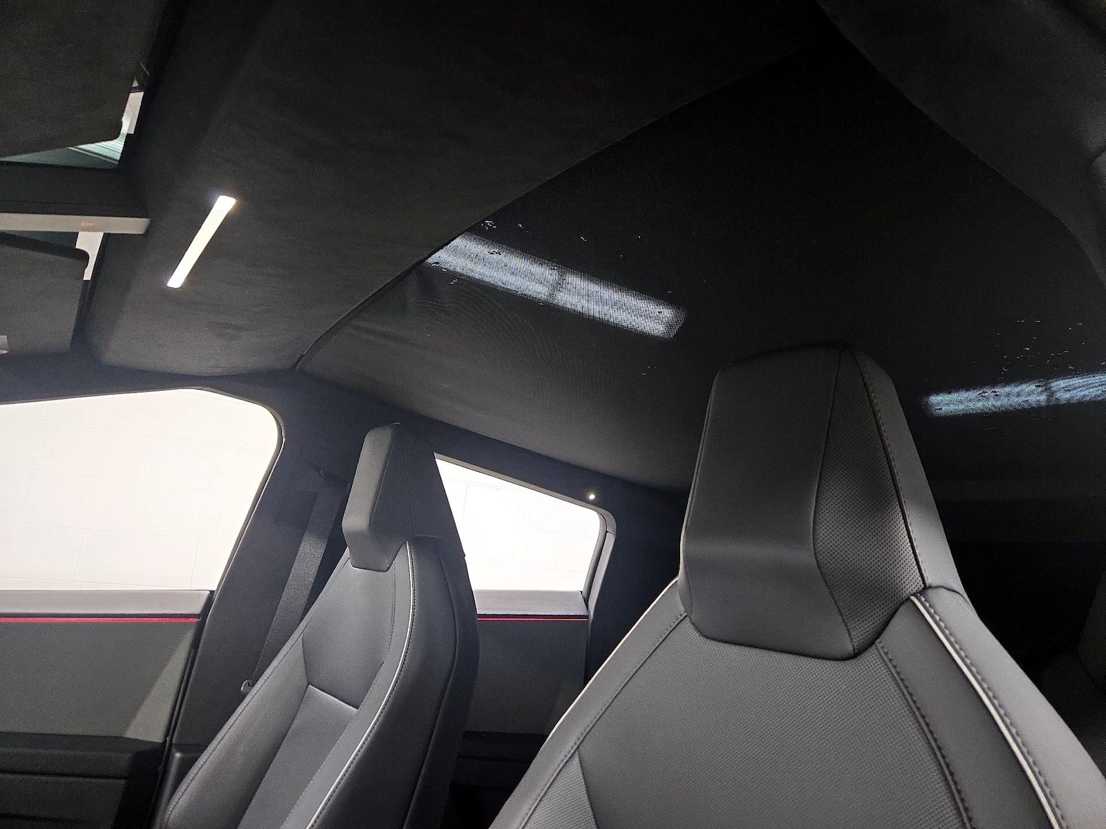 2024 Tesla Cybertruck Base - Photo 20
