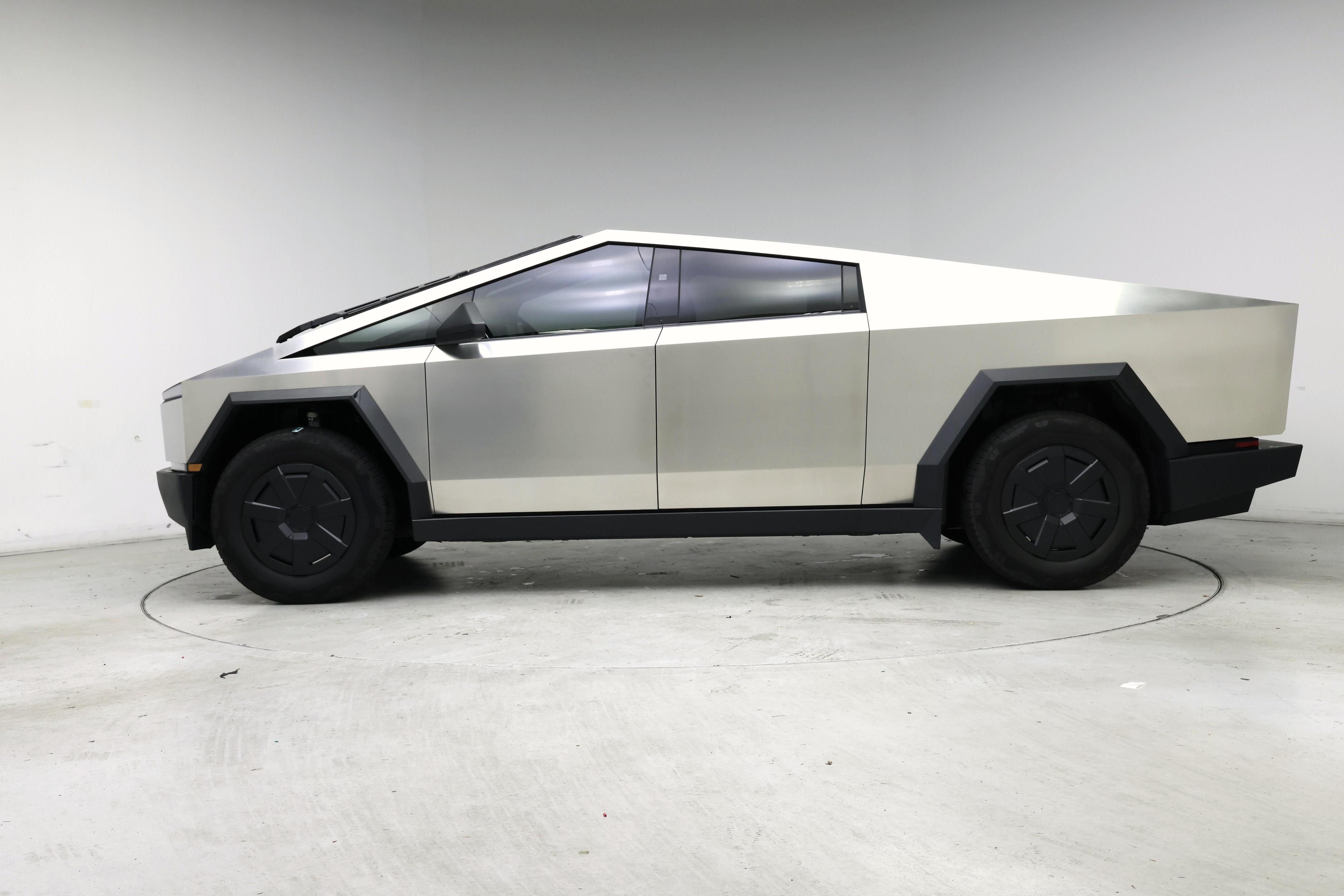 Thumbnail: 2024 Tesla Cybertruck - 3